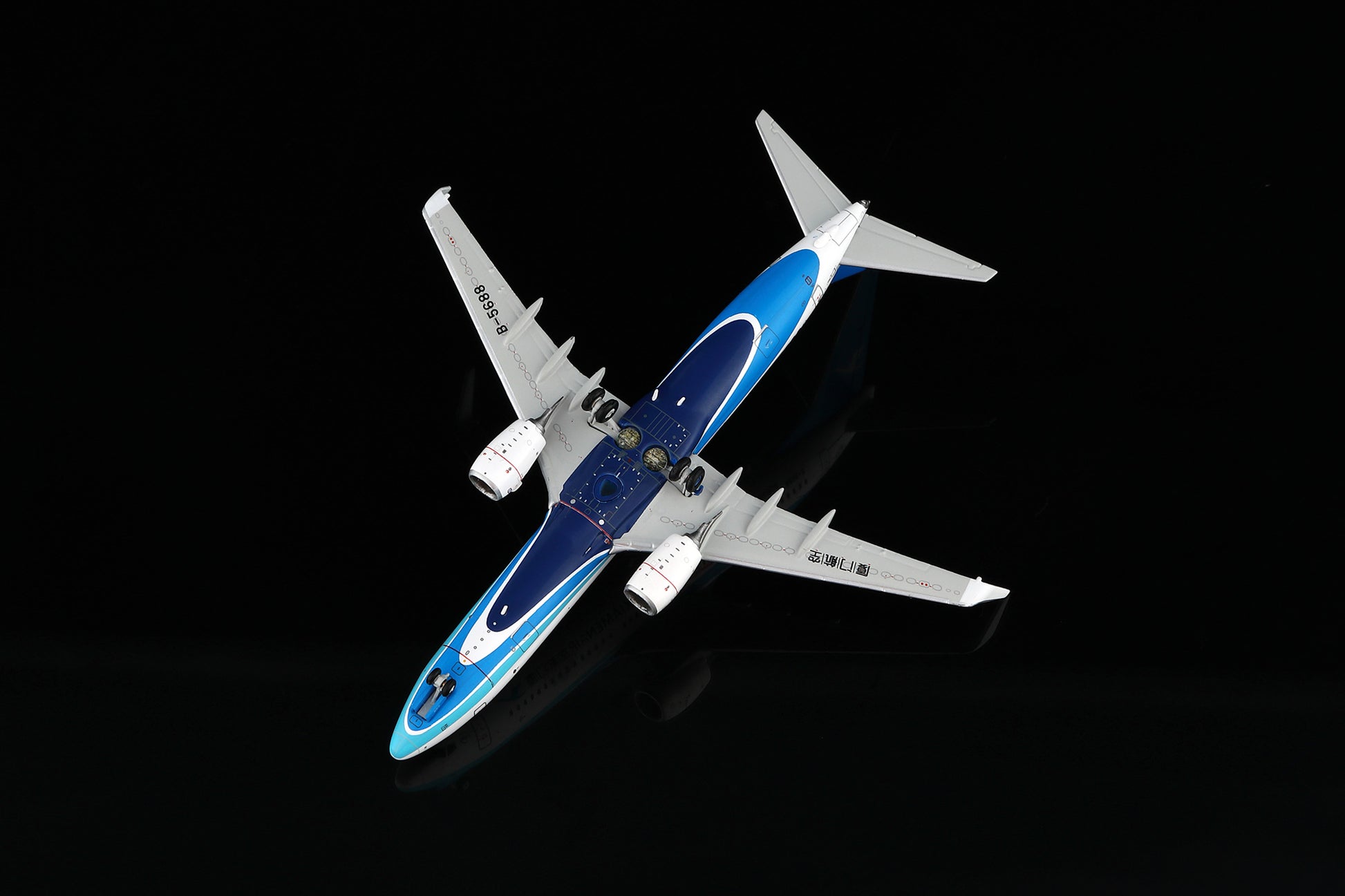 Xiamen Airlines Boeing 737-800 B-5688 Standard Version
