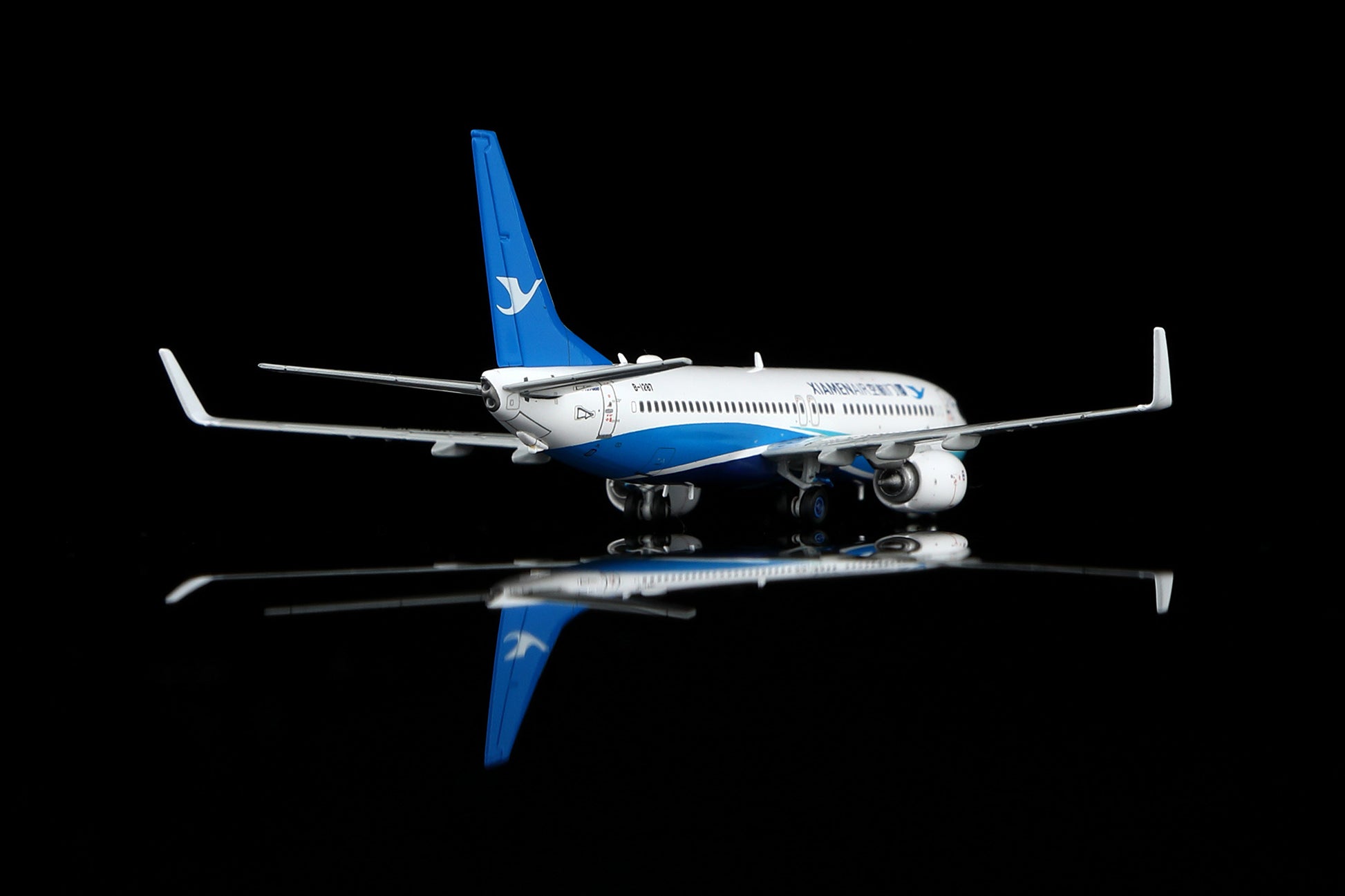 Xiamen Airlines Boeing 737-800 B-1287 Standard Version