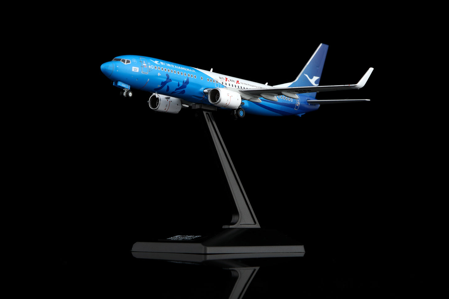 Xiamen Airlines Boeing 737-800 B-5656 Standard Version