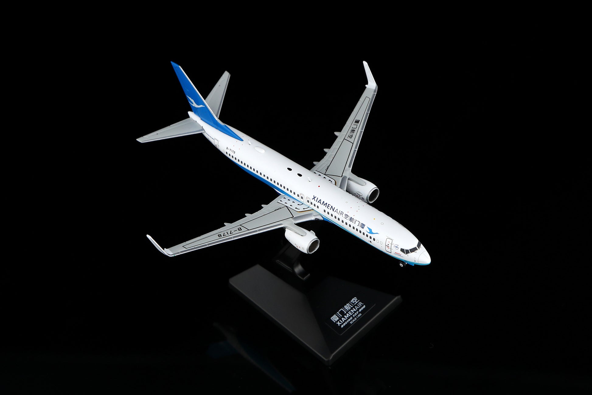 Xiamen Airlines Boeing 737-800 B-7178 Standard Version
