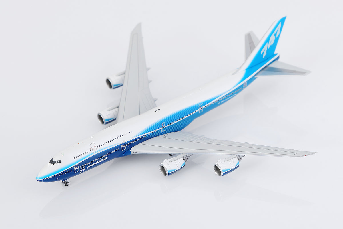 1/400 Boeing Company B747-8 Blue "House livery" B631001