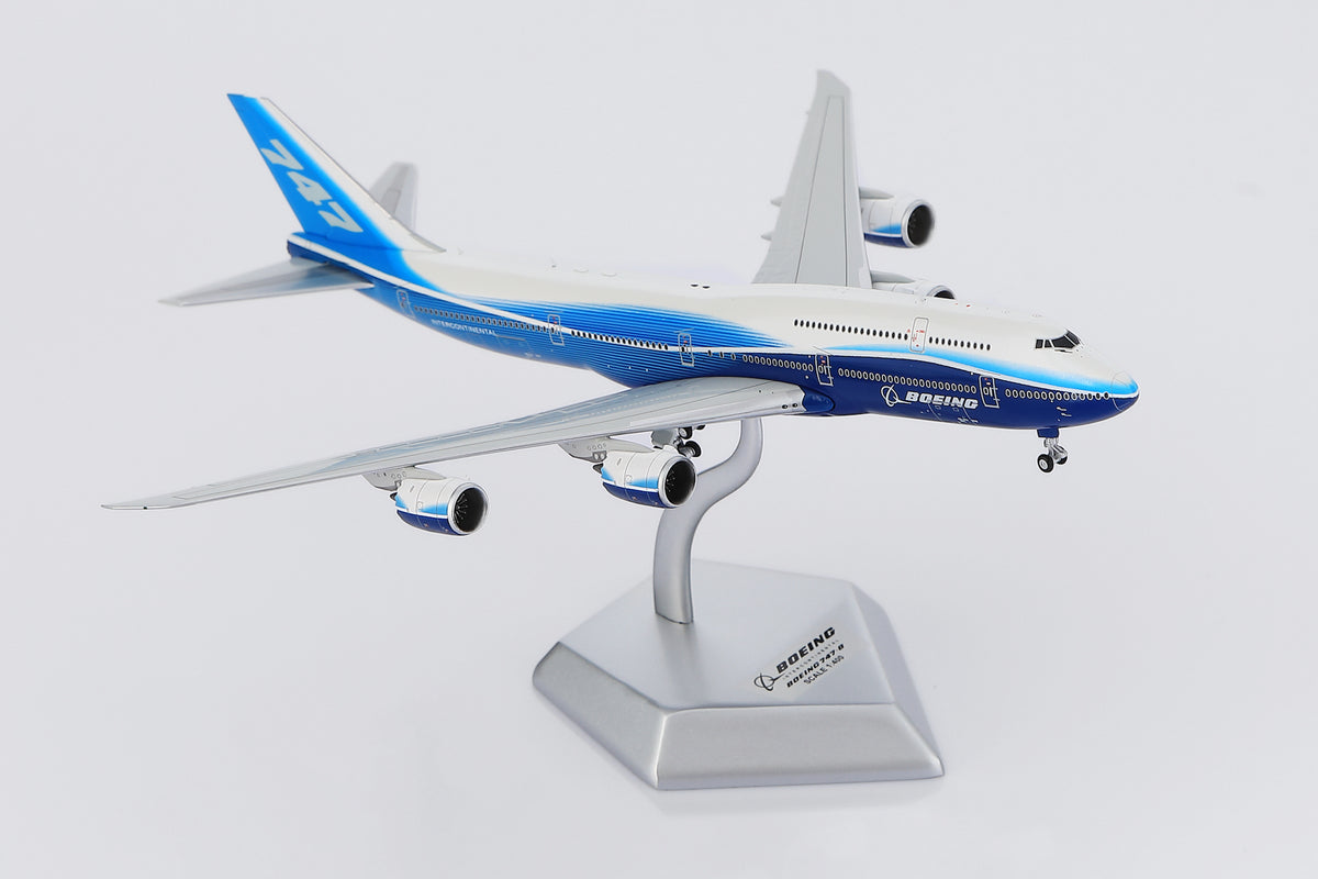 1/400 Boeing Company B747-8 Blue "House livery" B631001