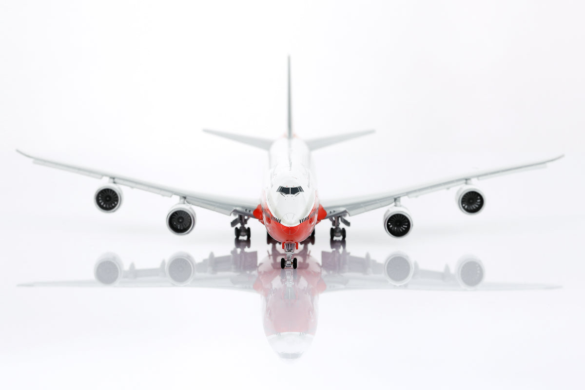 1/400 Boeing Company B747-8 Red "House livery" B631002F Flaps Down