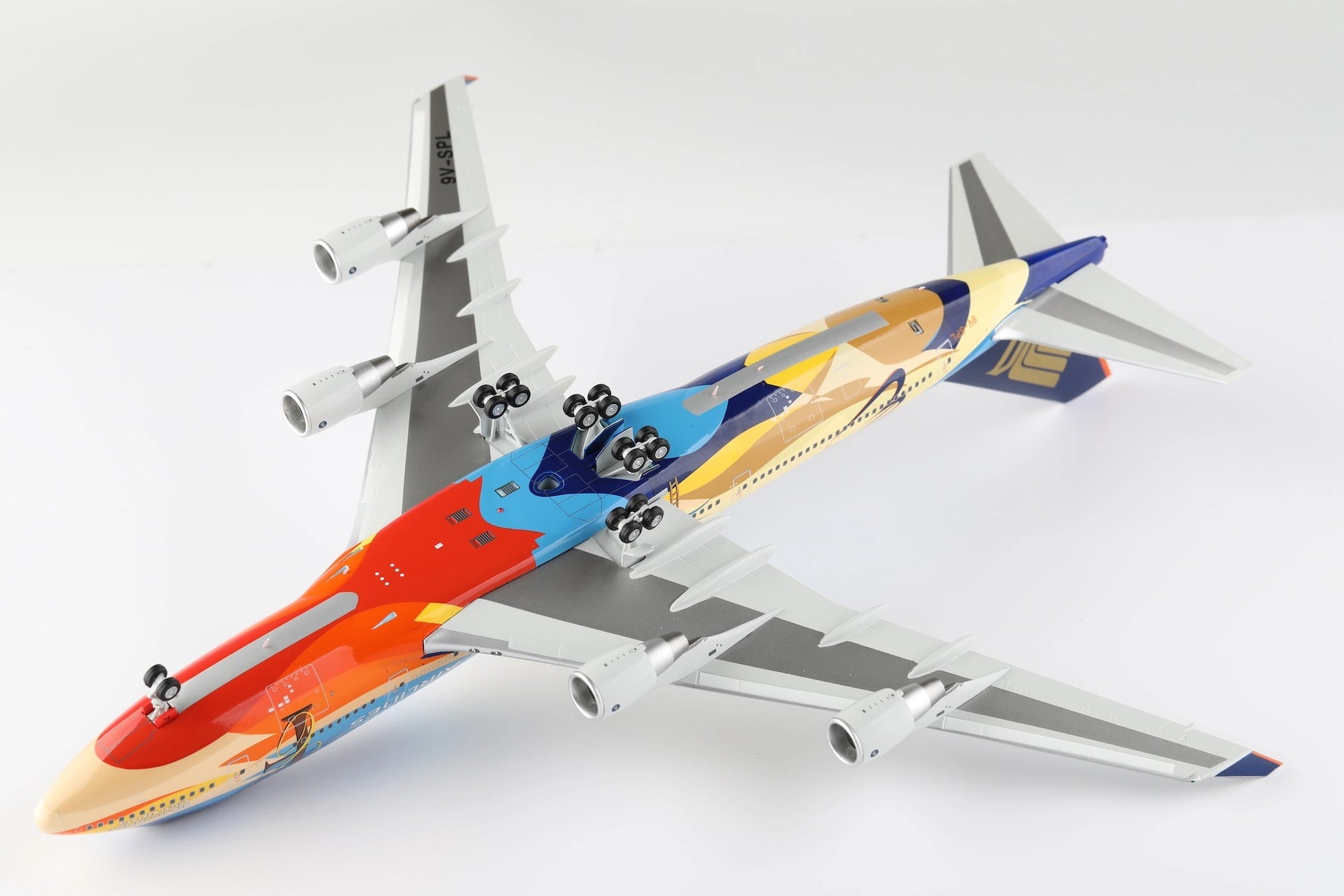 Singapore Airlines B747-400 9V-SPL "Tropical"