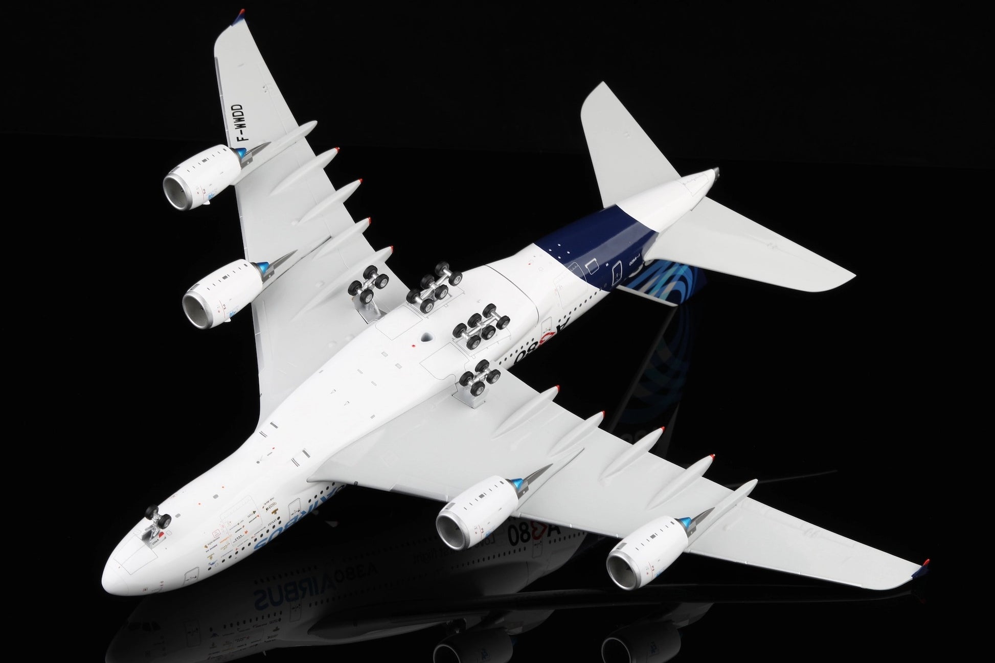 Airbus A380 F-WWDD House Color"Love at First Flight"
