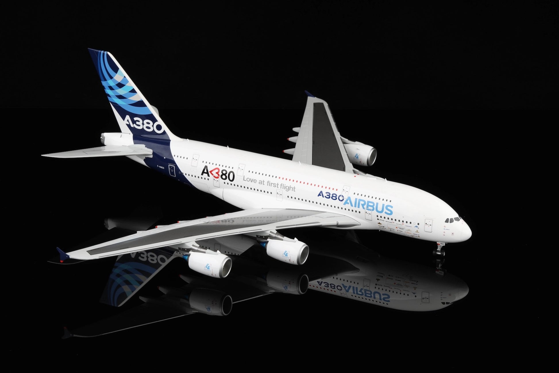 Airbus A380 F-WWDD House Color"Love at First Flight"