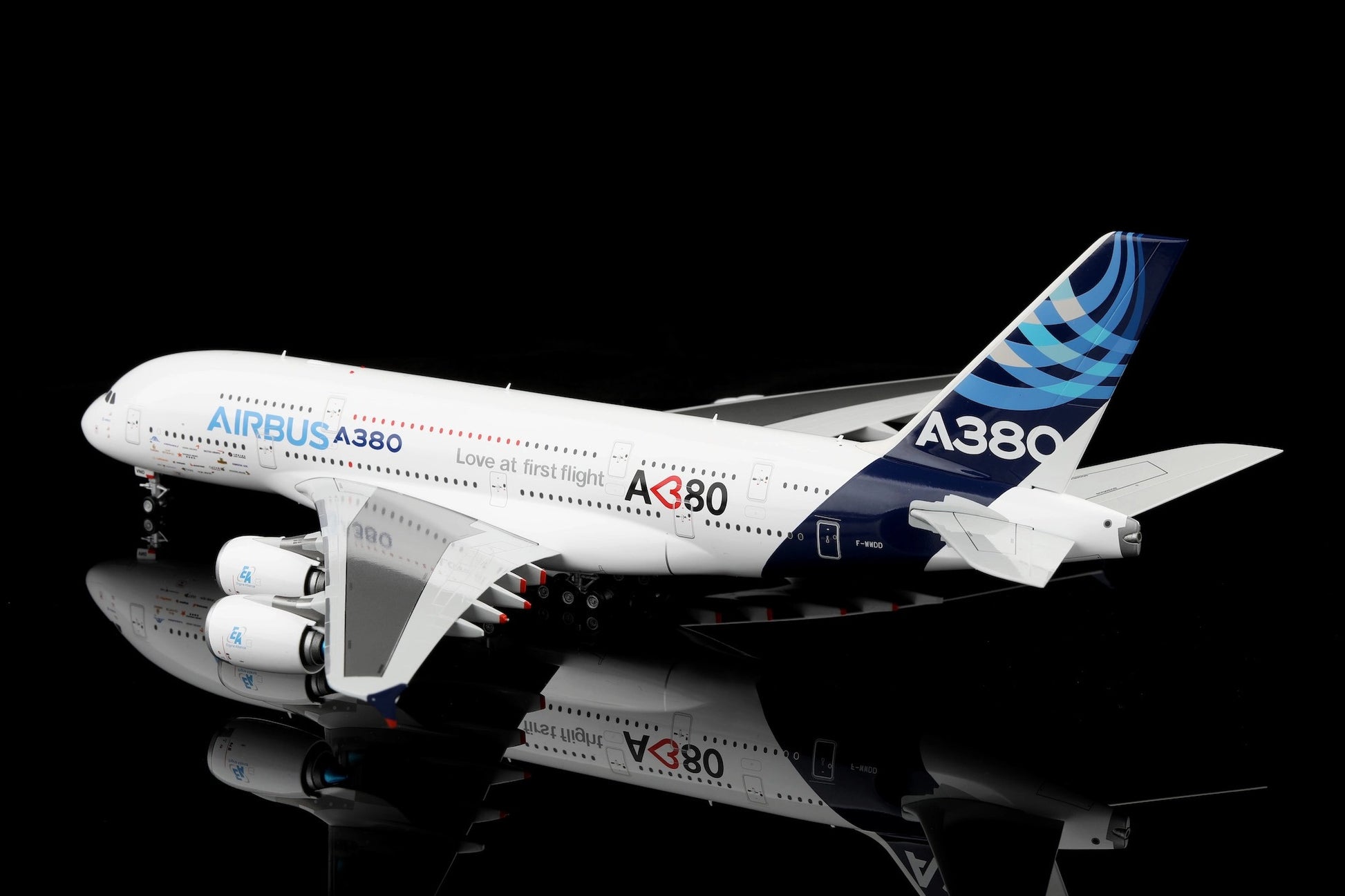 Airbus A380 F-WWDD House Color"Love at First Flight"