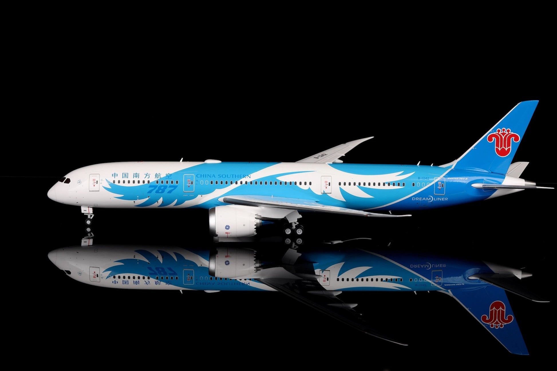 China Southern Airlines B787-9 B-1242 "Dreamliner"