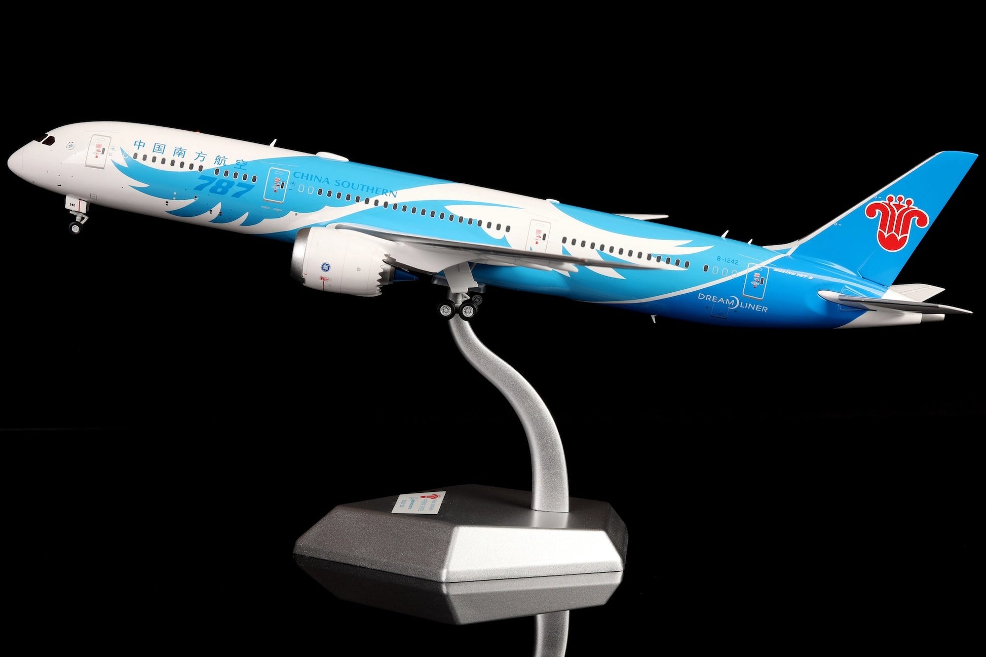 China Southern Airlines B787-9 B-1242 "Dreamliner"