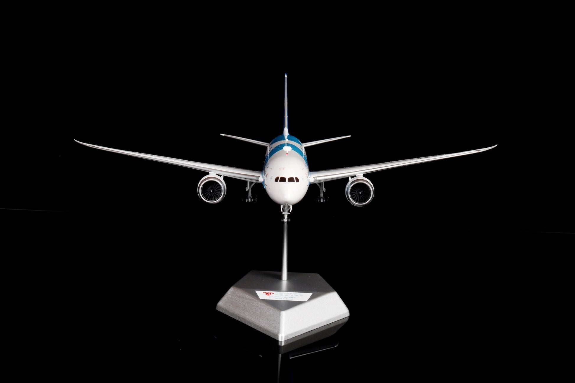 China Southern Airlines B787-9 B-1242 "Dreamliner"