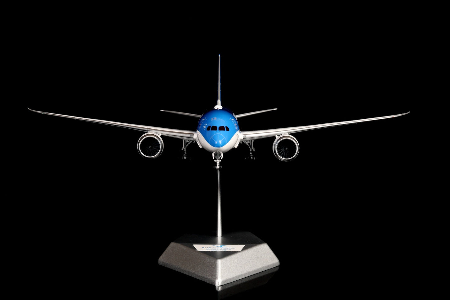 Xiamen Airlines B787-9 B-1356 "United Nations GOAL Livery"