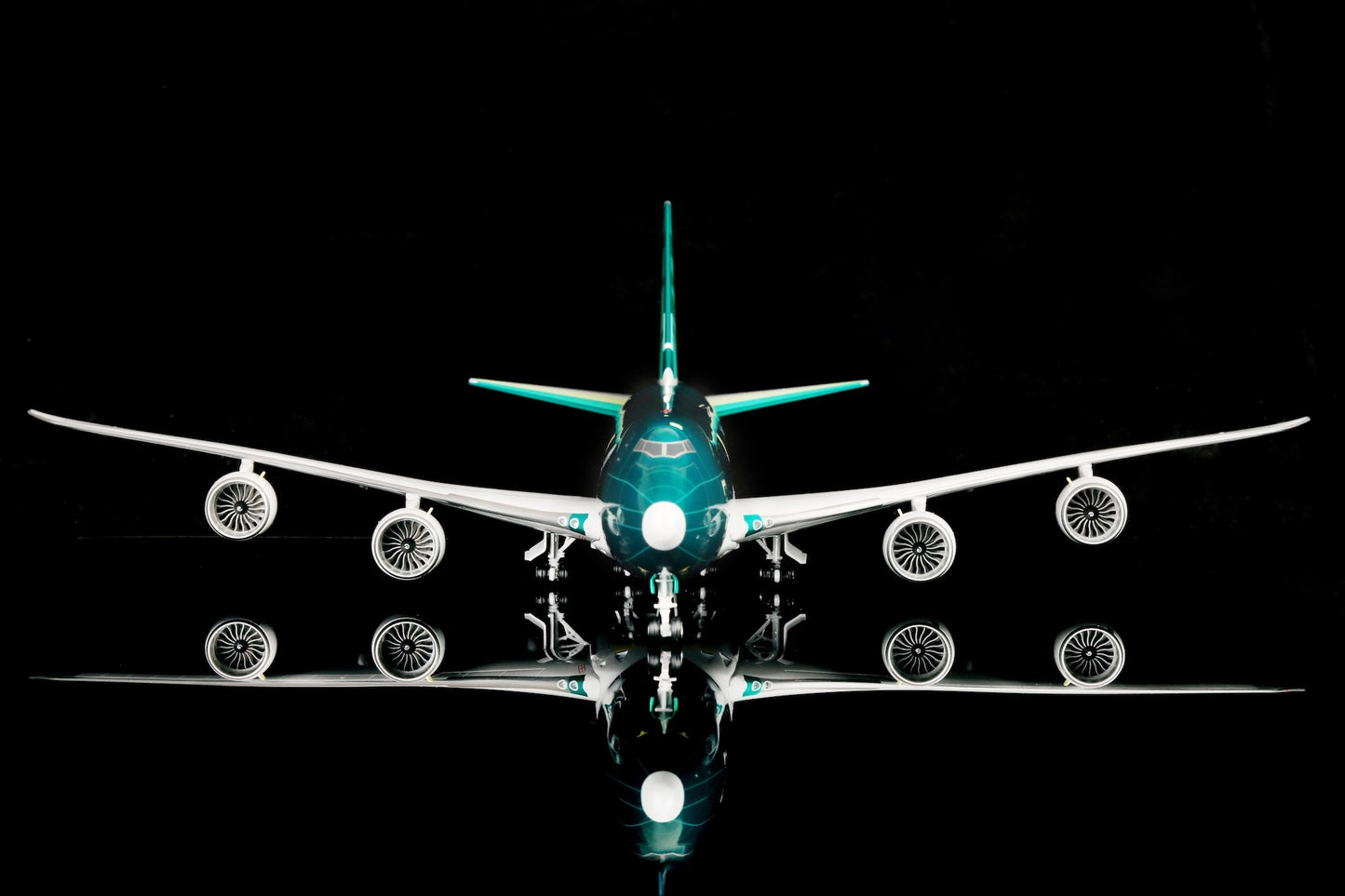 Atlas Air B747-8F N863GT Assembly Colors