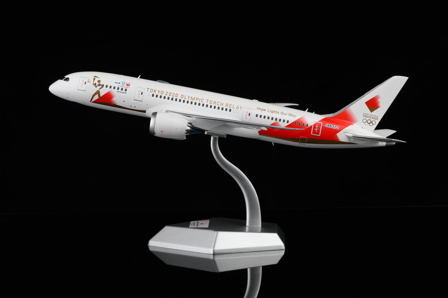 Japan Airlines B787-8 JA837J "Torch Relay"