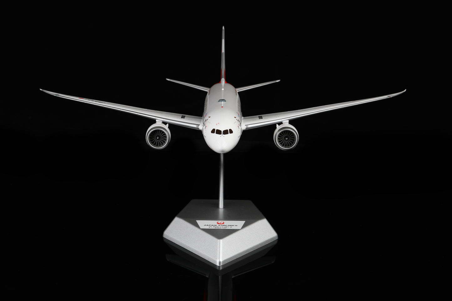Japan Airlines B787-8 JA837J "Torch Relay"