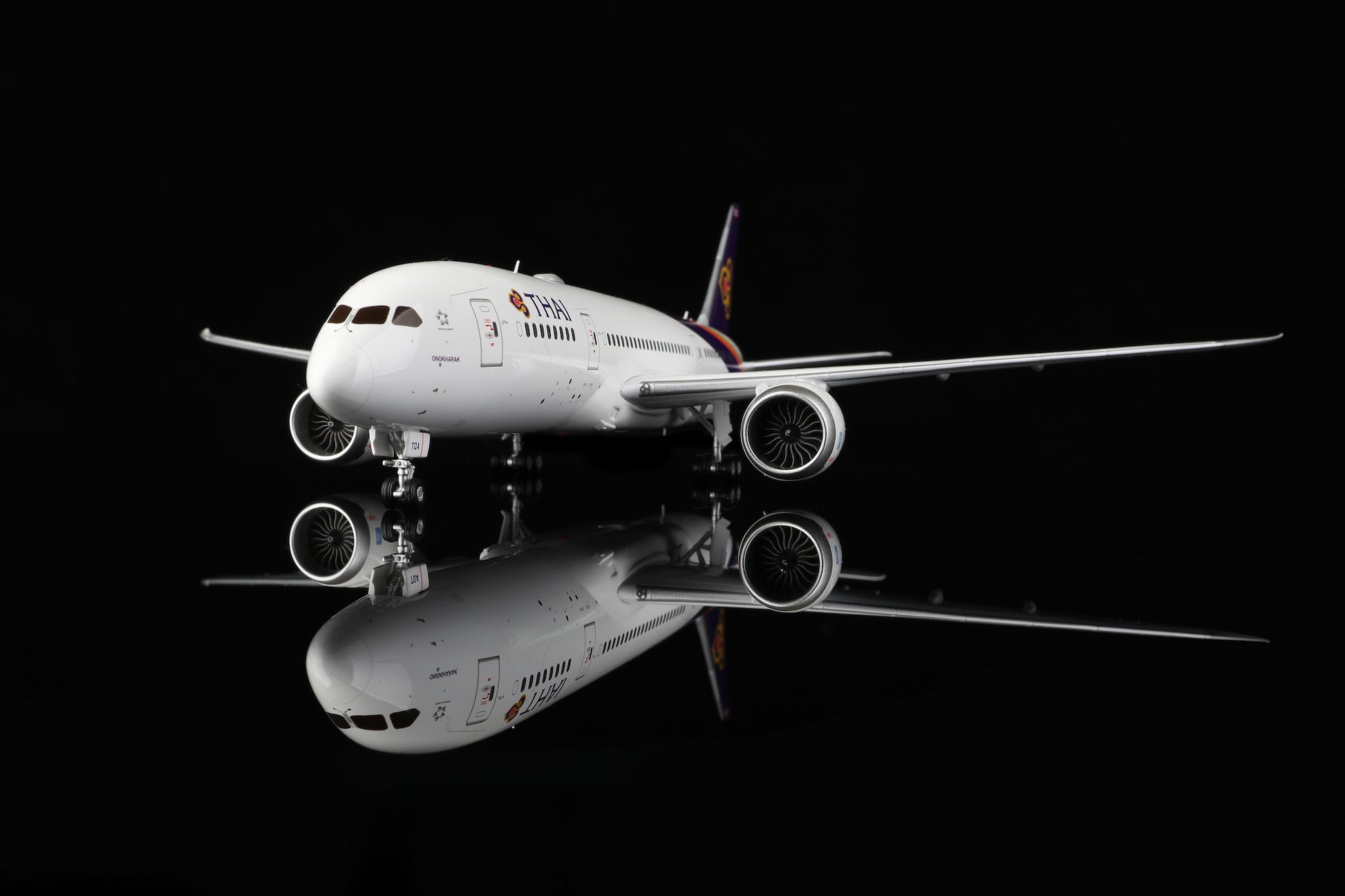 Thai Airways B787-8 HS-TQA