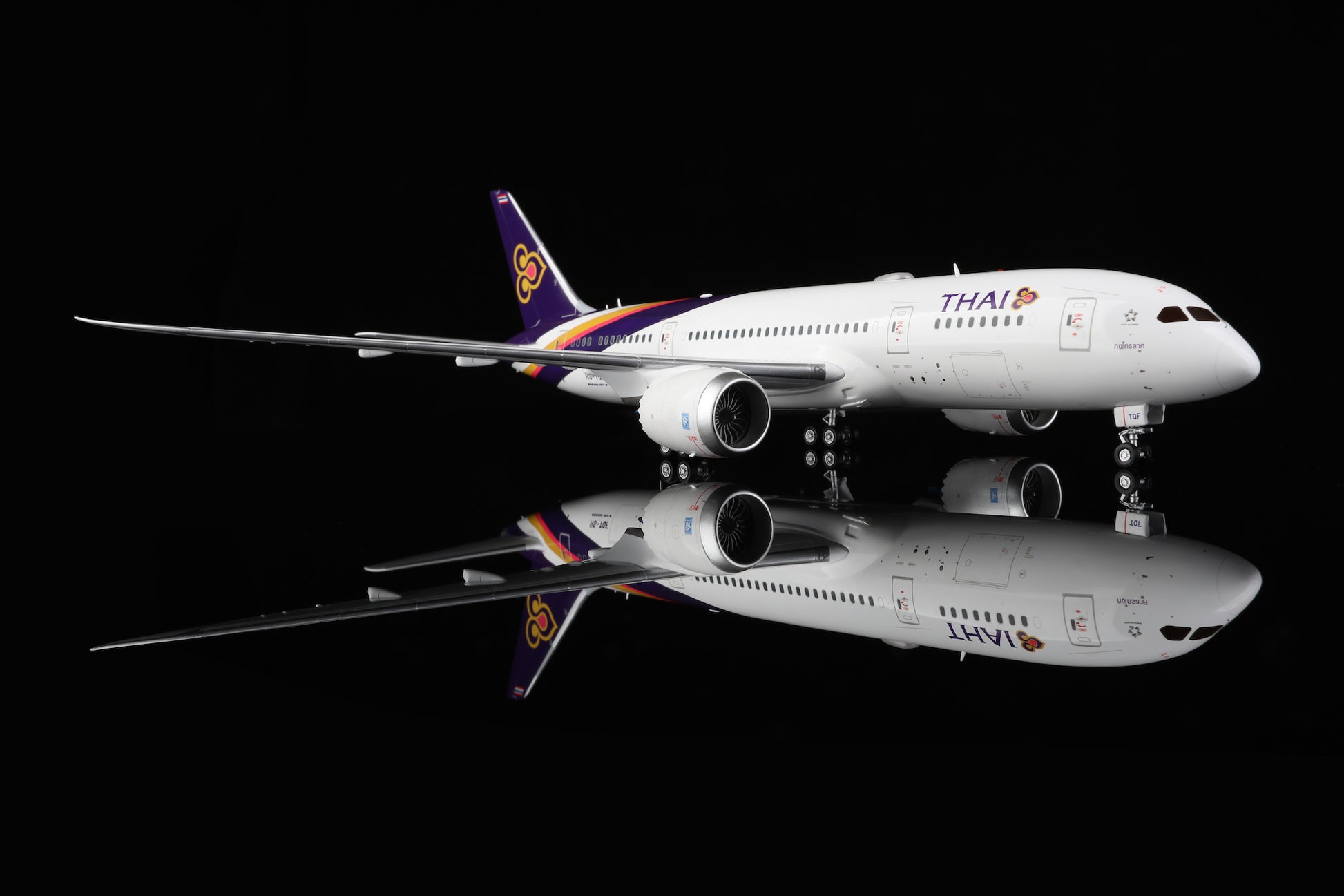 Thai Airways B787-8 HS-TQF