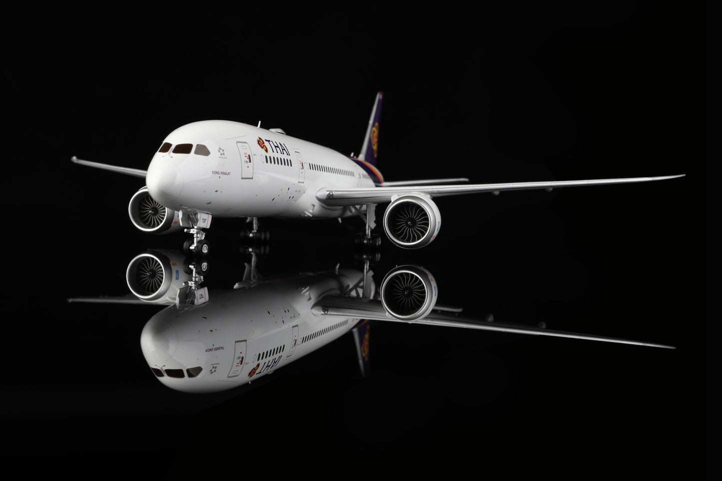 Thai Airways B787-8 HS-TQF