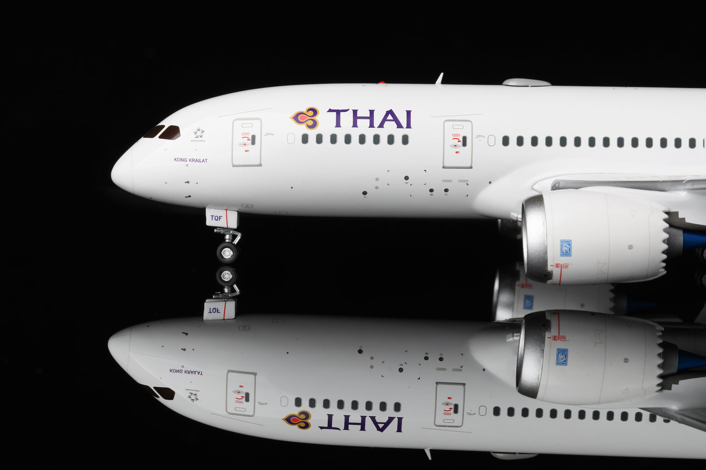 Thai Airways B787-8 HS-TQF