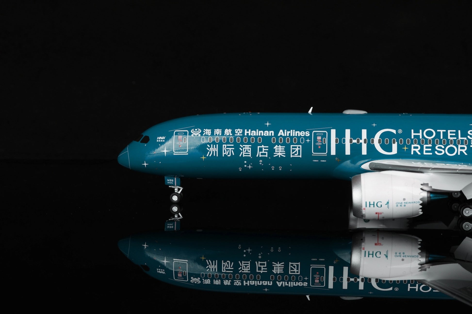Hainan Airlines B787-9 B-1499 IHG Hotels & Resorts Livery