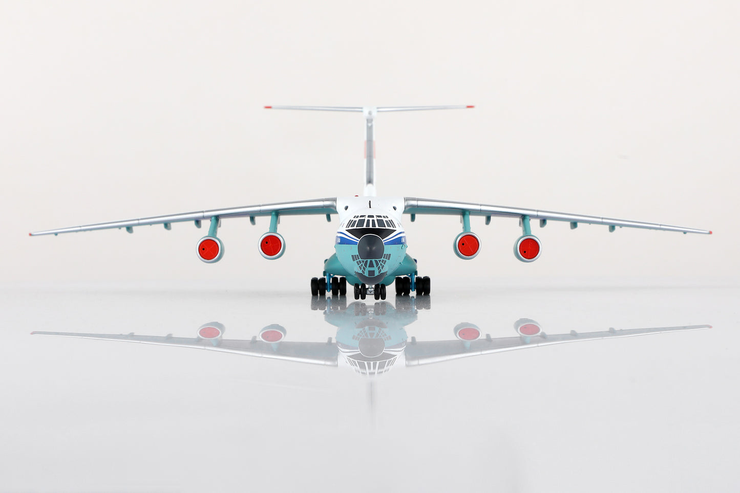China United Airlines Ilyushin IL-76MD B-4037 2