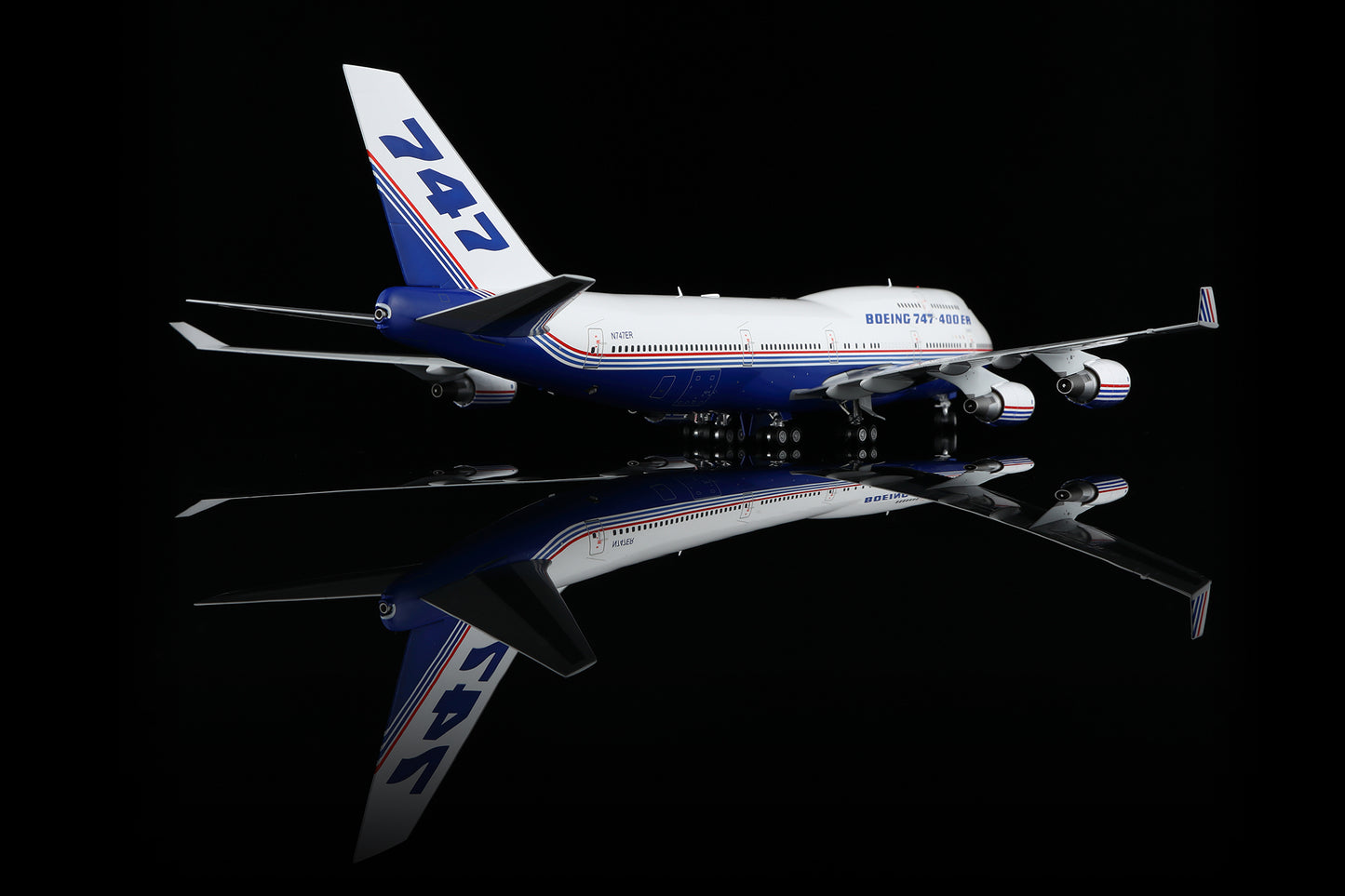 Boeing 747-400 Boeing Company N747ER 4