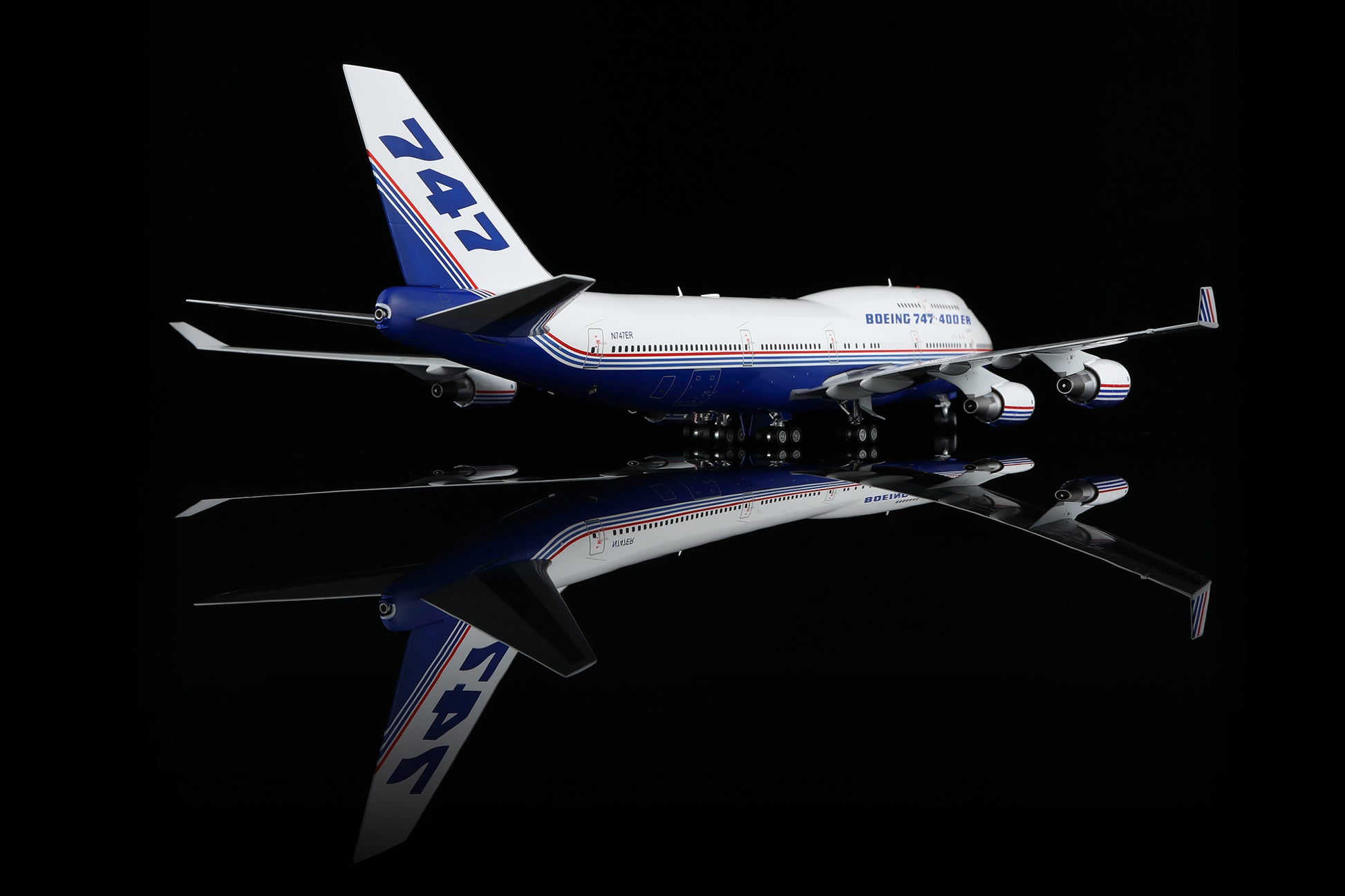 Boeing 747-400 Boeing Company N747ER 4