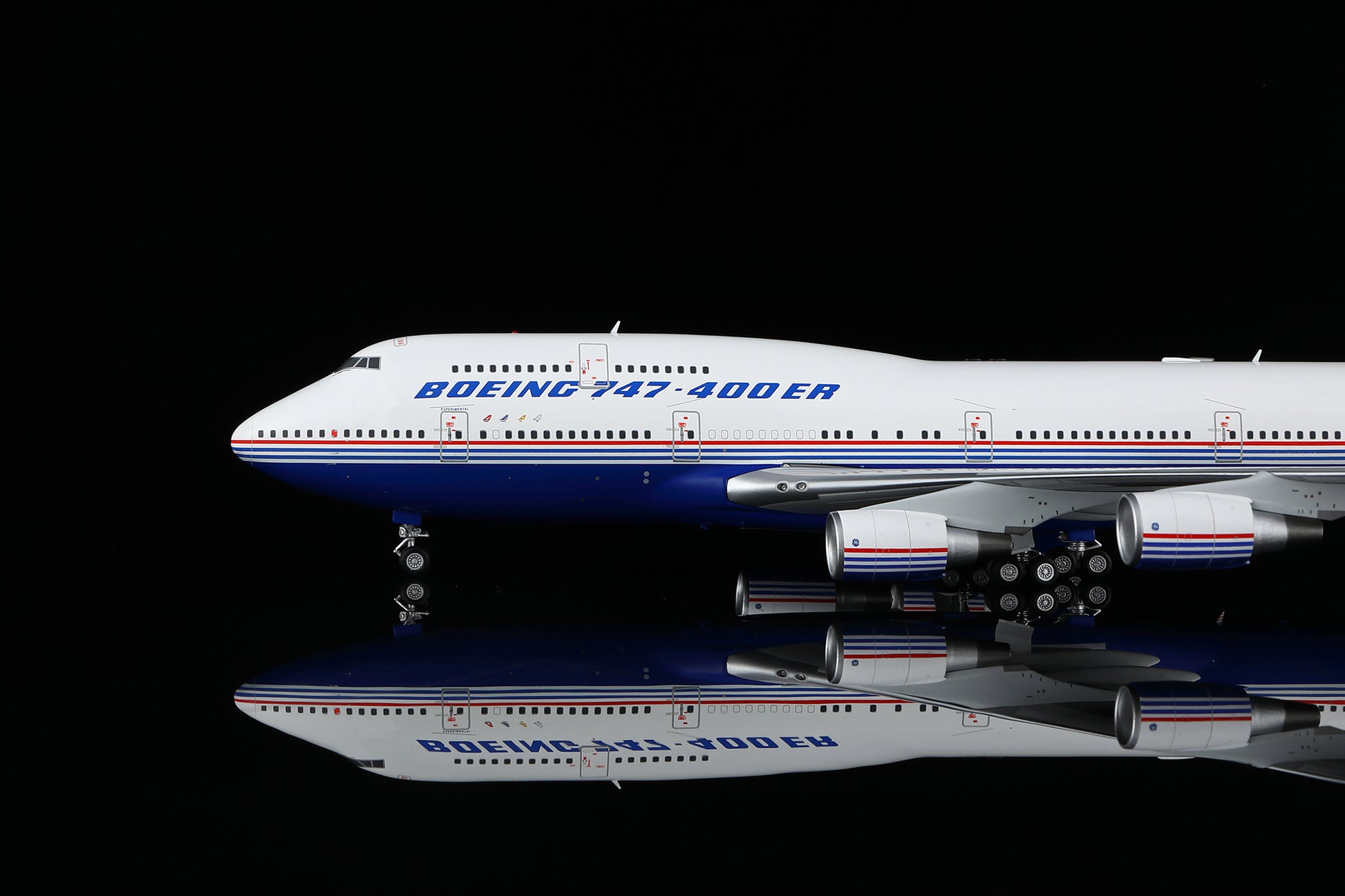 Boeing 747-400 Boeing Company N747ER 7