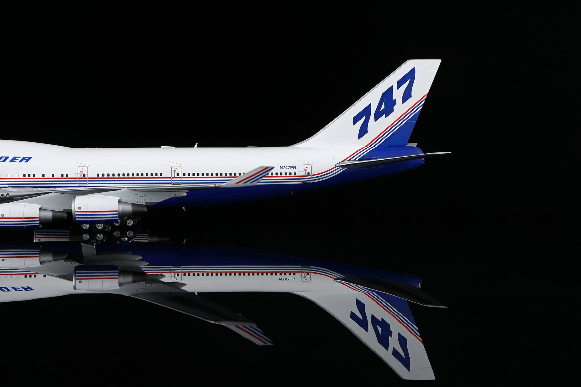 Boeing 747-400 Boeing Company N747ER 8