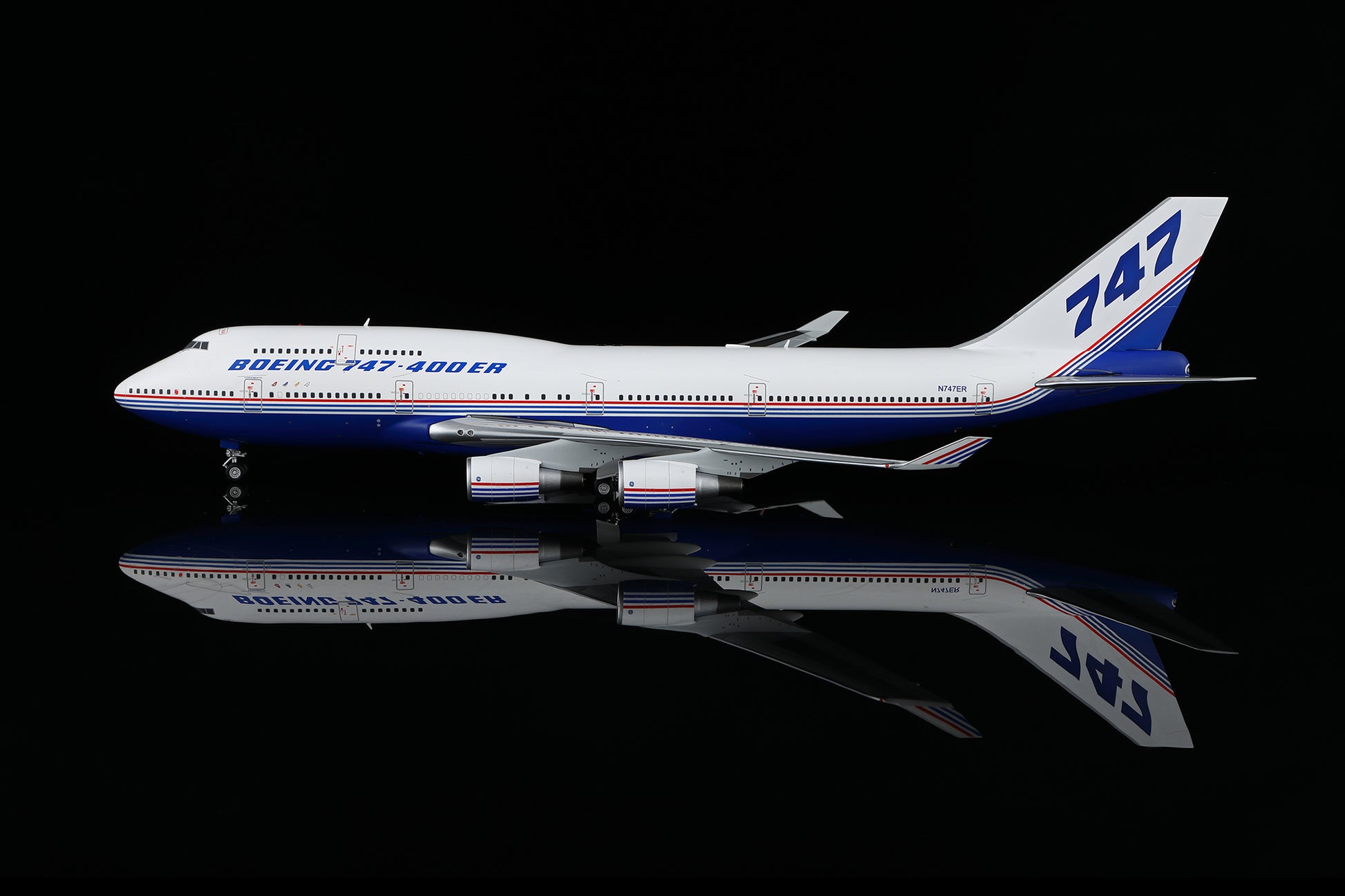 Boeing 747-400 Boeing Company N747ER 9