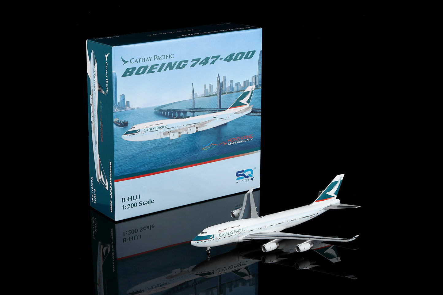 Cathay Pacific B747-400 B-HUJ – image 1 cover