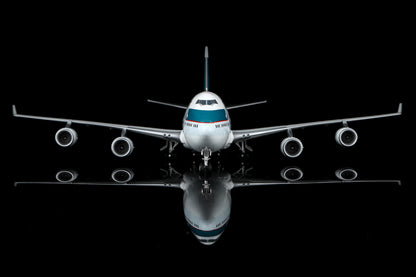 Cathay Pacific B747-400 B-HUJ – image 2