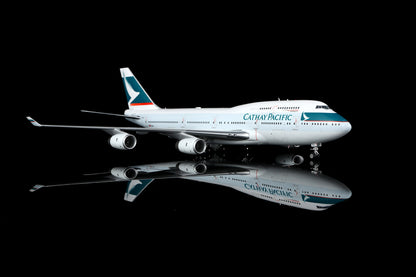 Cathay Pacific B747-400 B-HUJ – image 4
