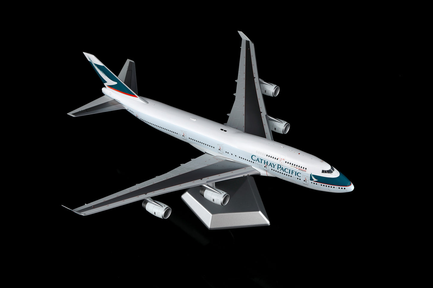 Cathay Pacific B747-400 B-HUJ – image 11