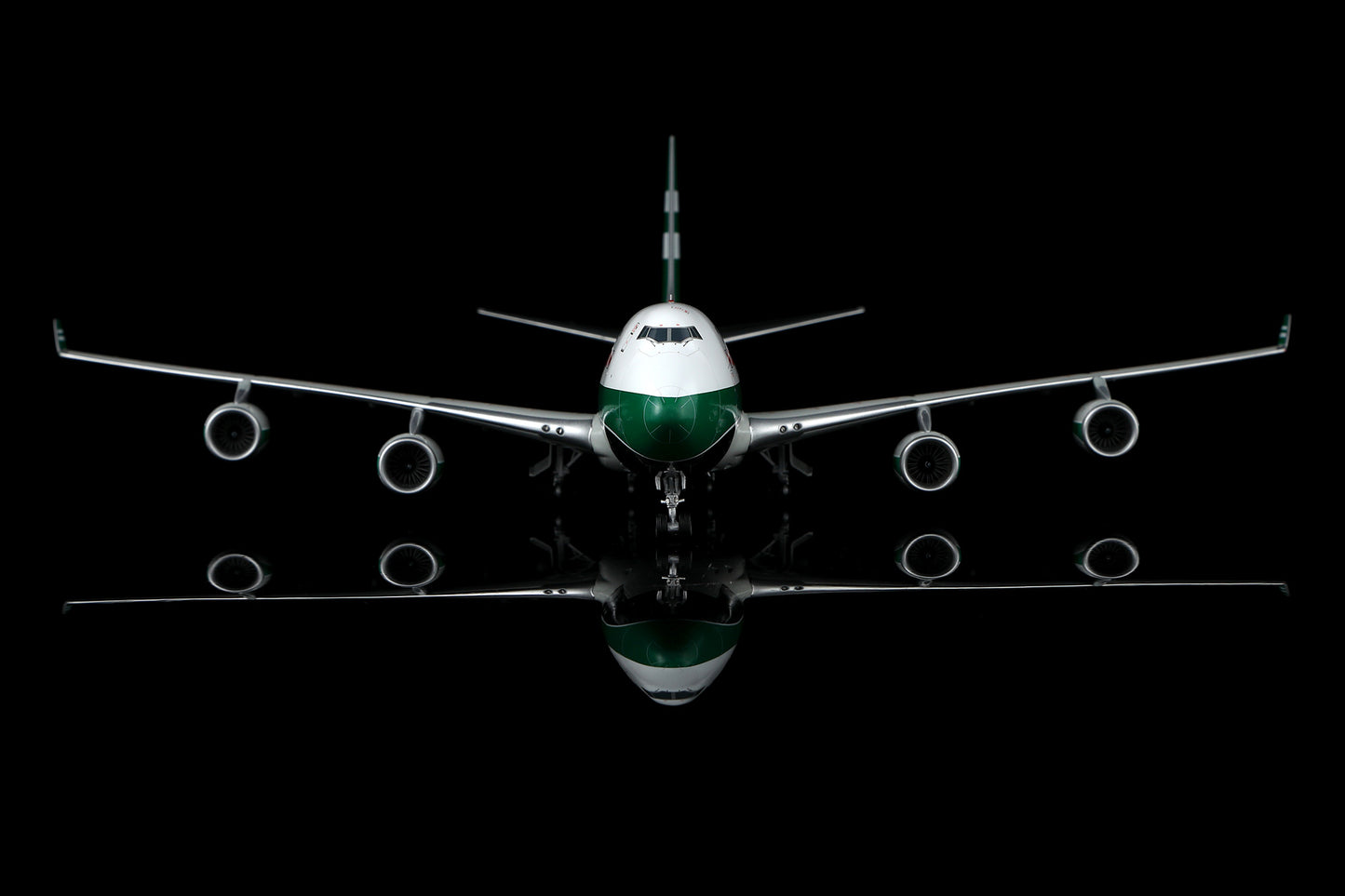 Cathay Pacific Cargo B747-400F VR-HUH