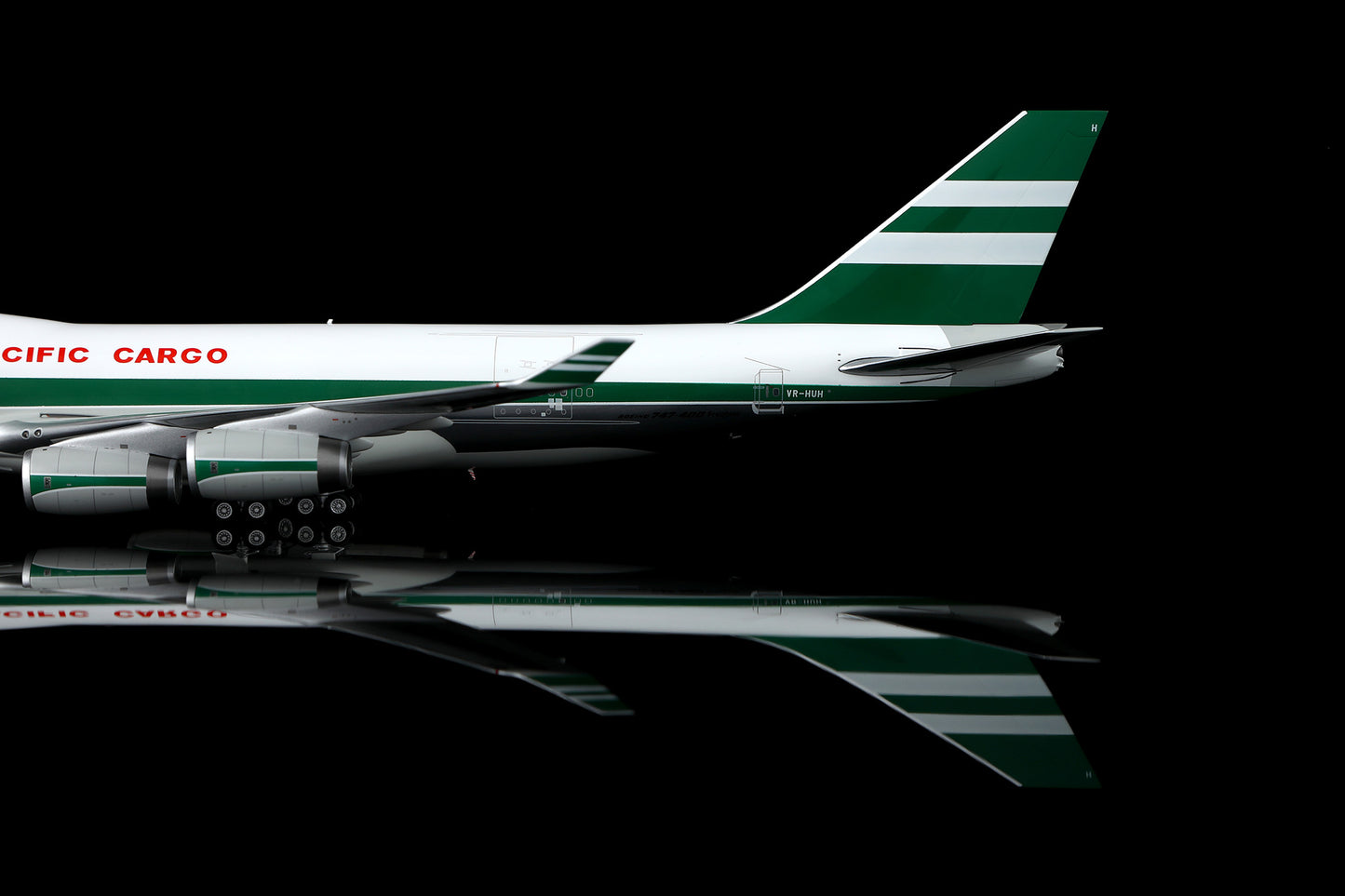 Cathay Pacific Cargo B747-400F VR-HUH