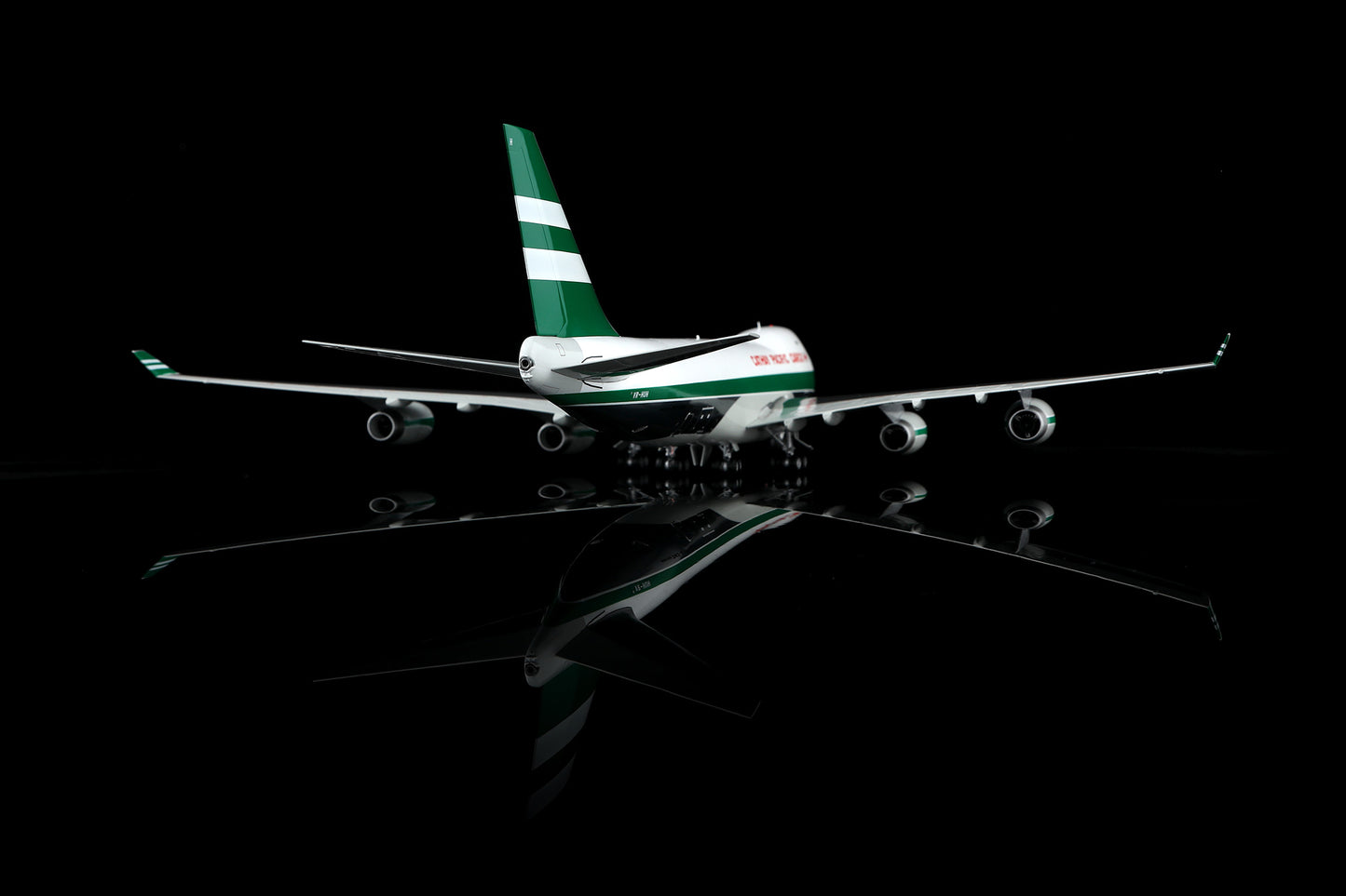 Cathay Pacific Cargo B747-400F VR-HUH
