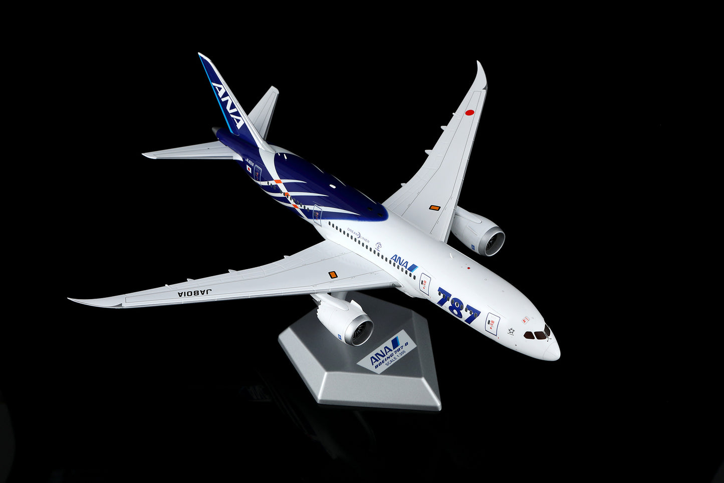 All Nippon Airways B787-8 Dreamliner JA801A – image 11