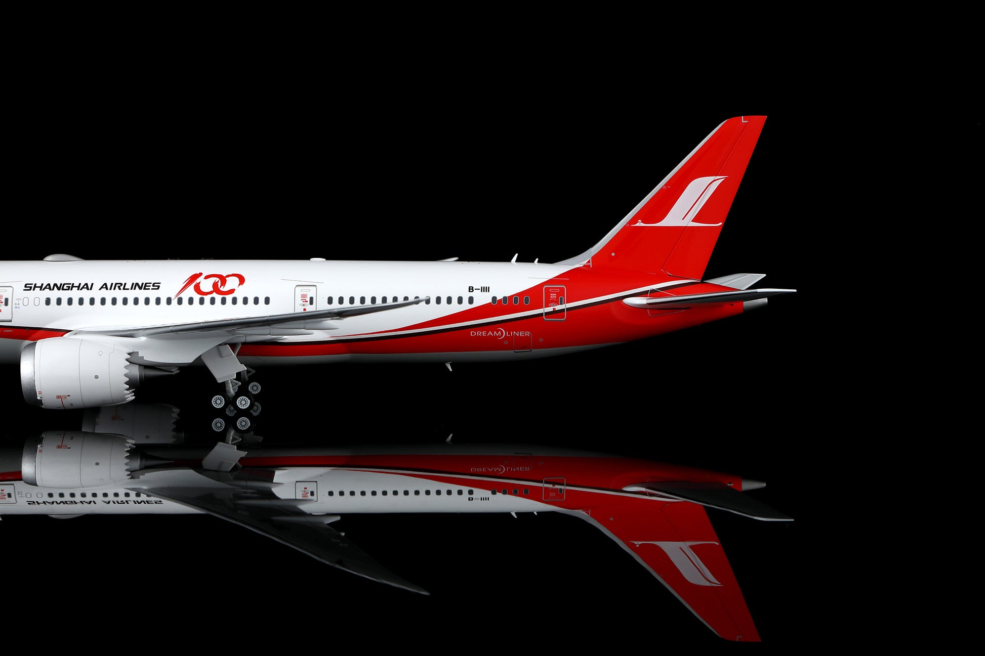 Shanghai Airlines B787-9 Dreamliner "100th Shanghai Airlines" B-1111 – image 3