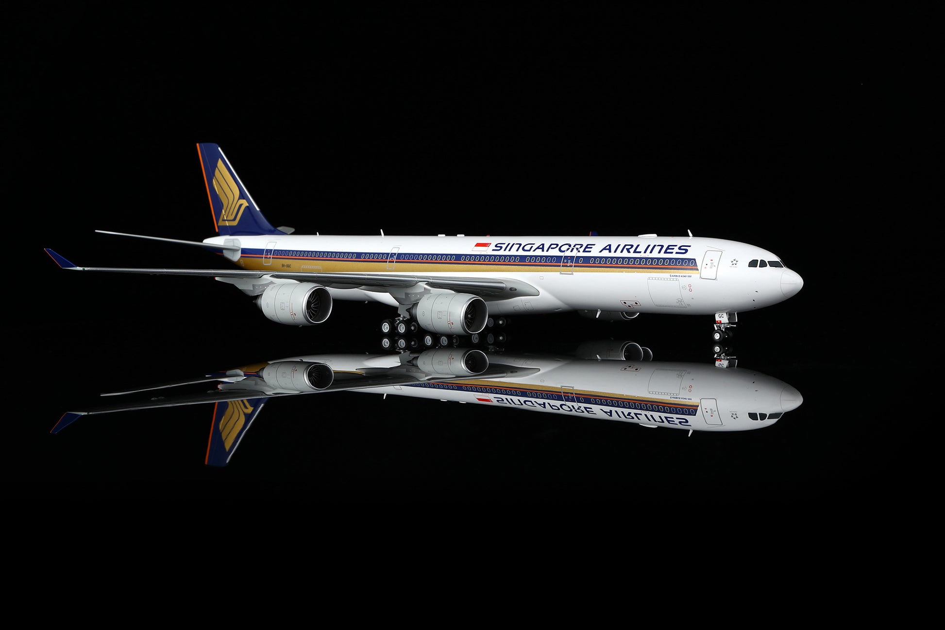 Singapore Airlines A340-500 9V-SGC – image 3