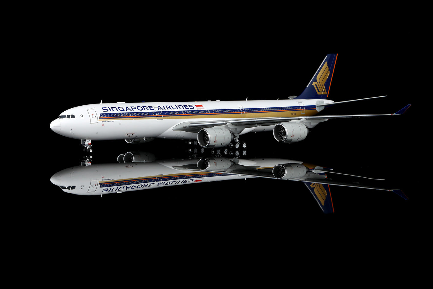 Singapore Airlines A340-500 9V-SGE – image 3
