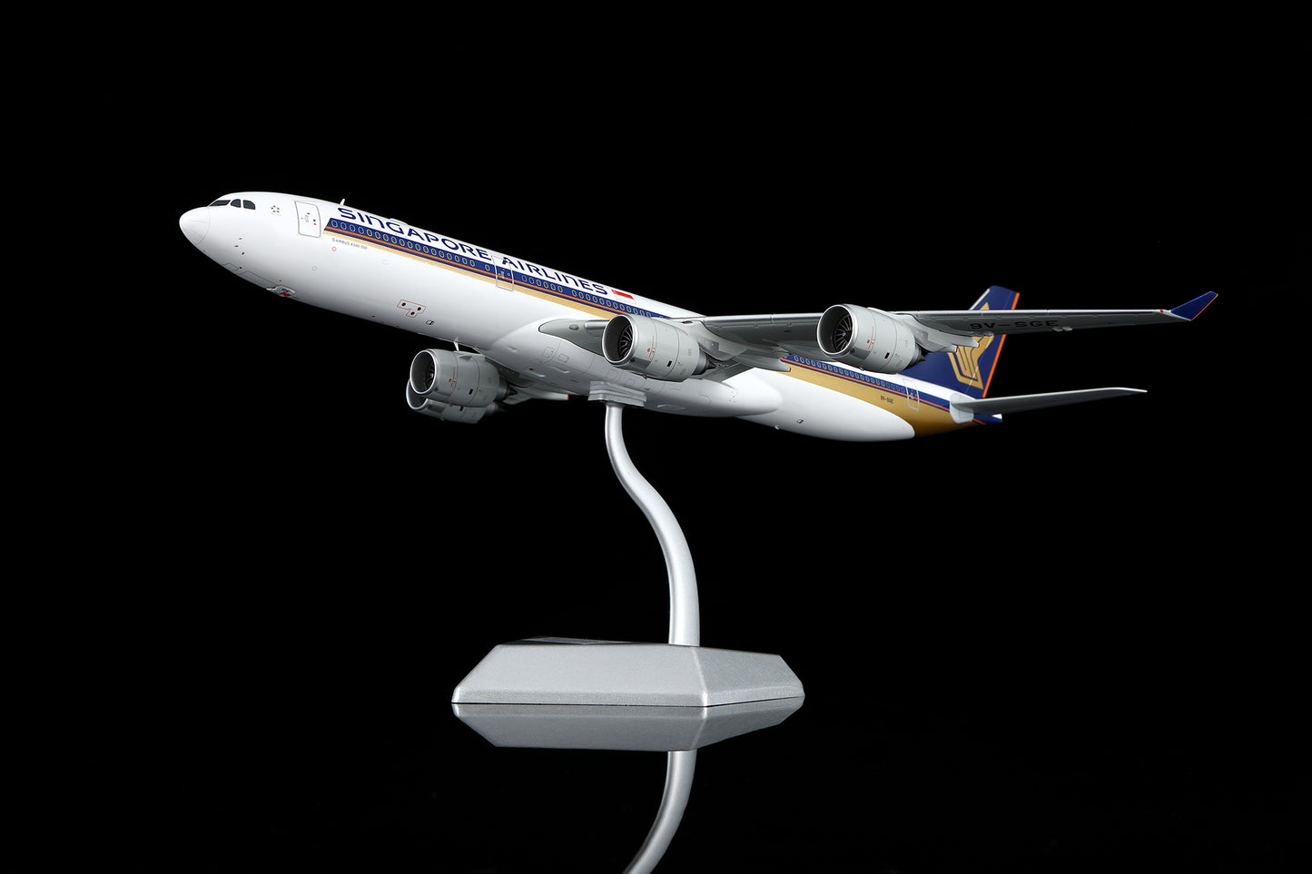 Singapore Airlines A340-500 9V-SGE – image 11