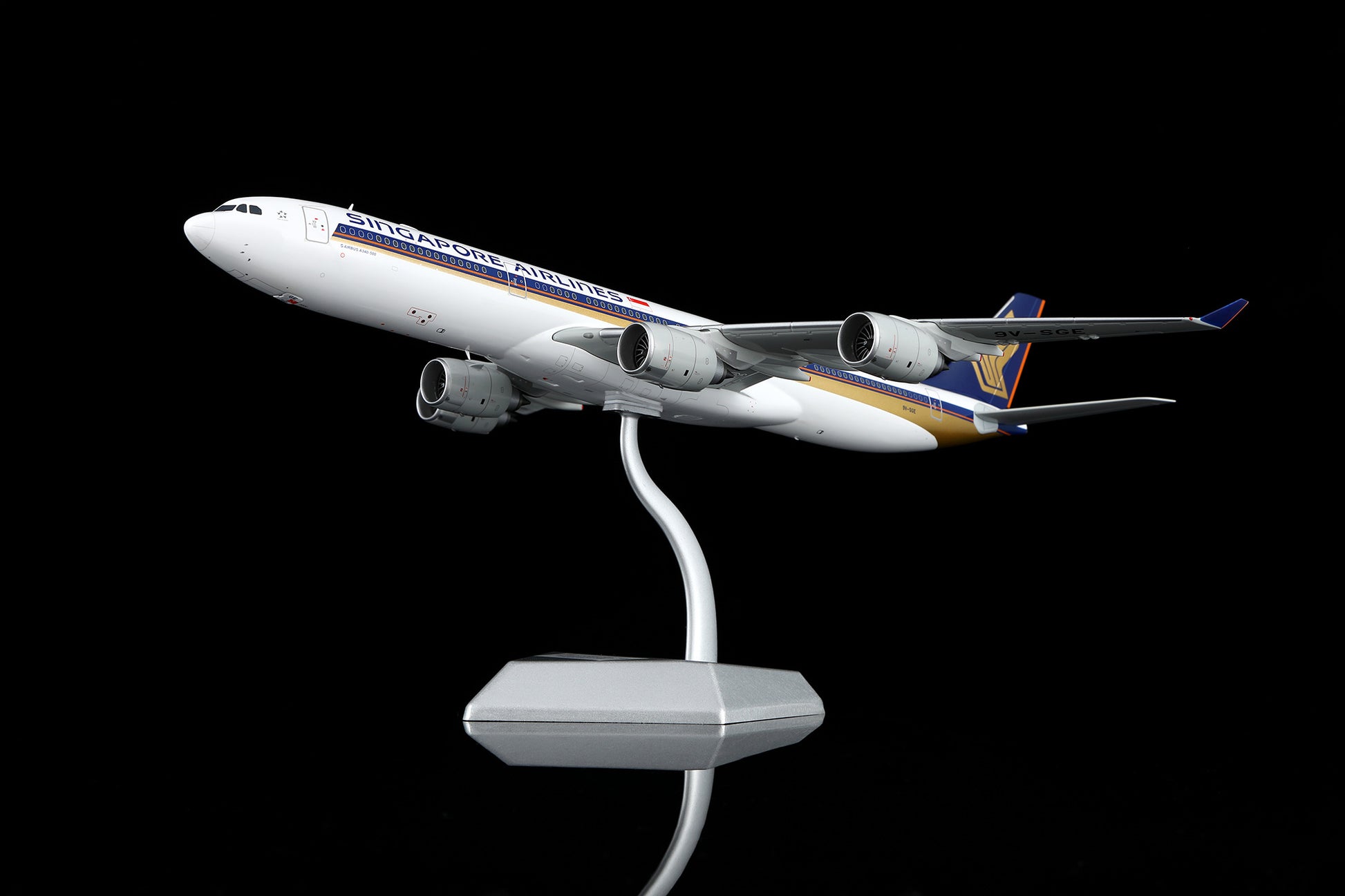 Singapore Airlines A340-500 9V-SGE – image 11