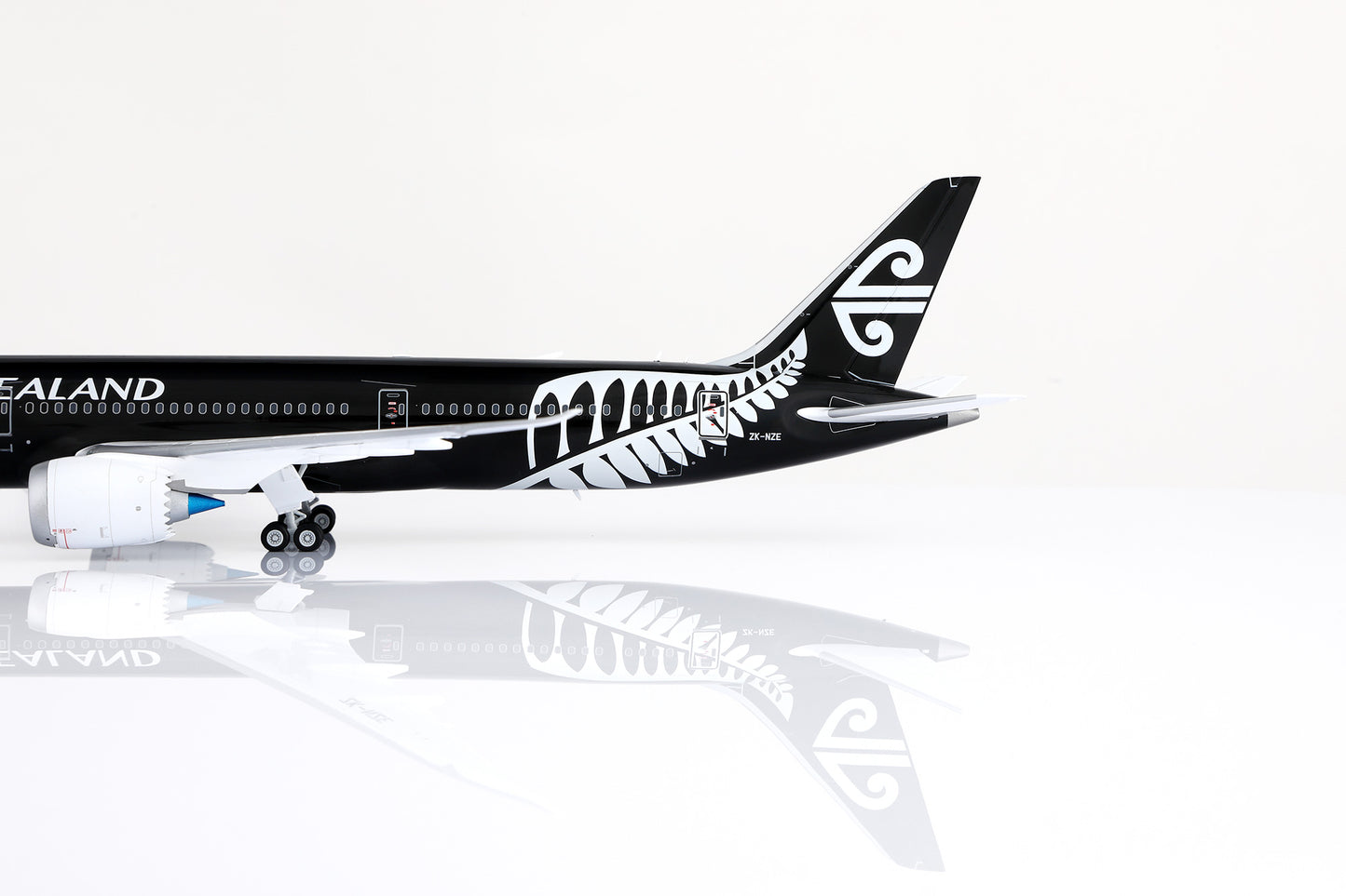 Air New Zealand B787-9 Dreamliner "All Blacks" ZK-NZE – image 3