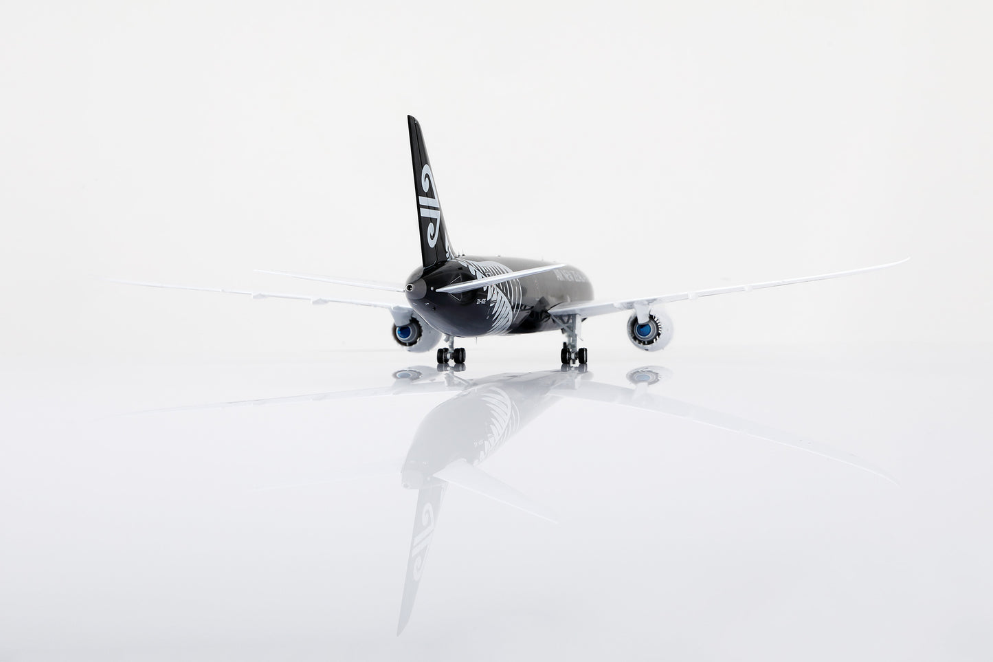 Air New Zealand B787-9 Dreamliner "All Blacks" ZK-NZE – image 7