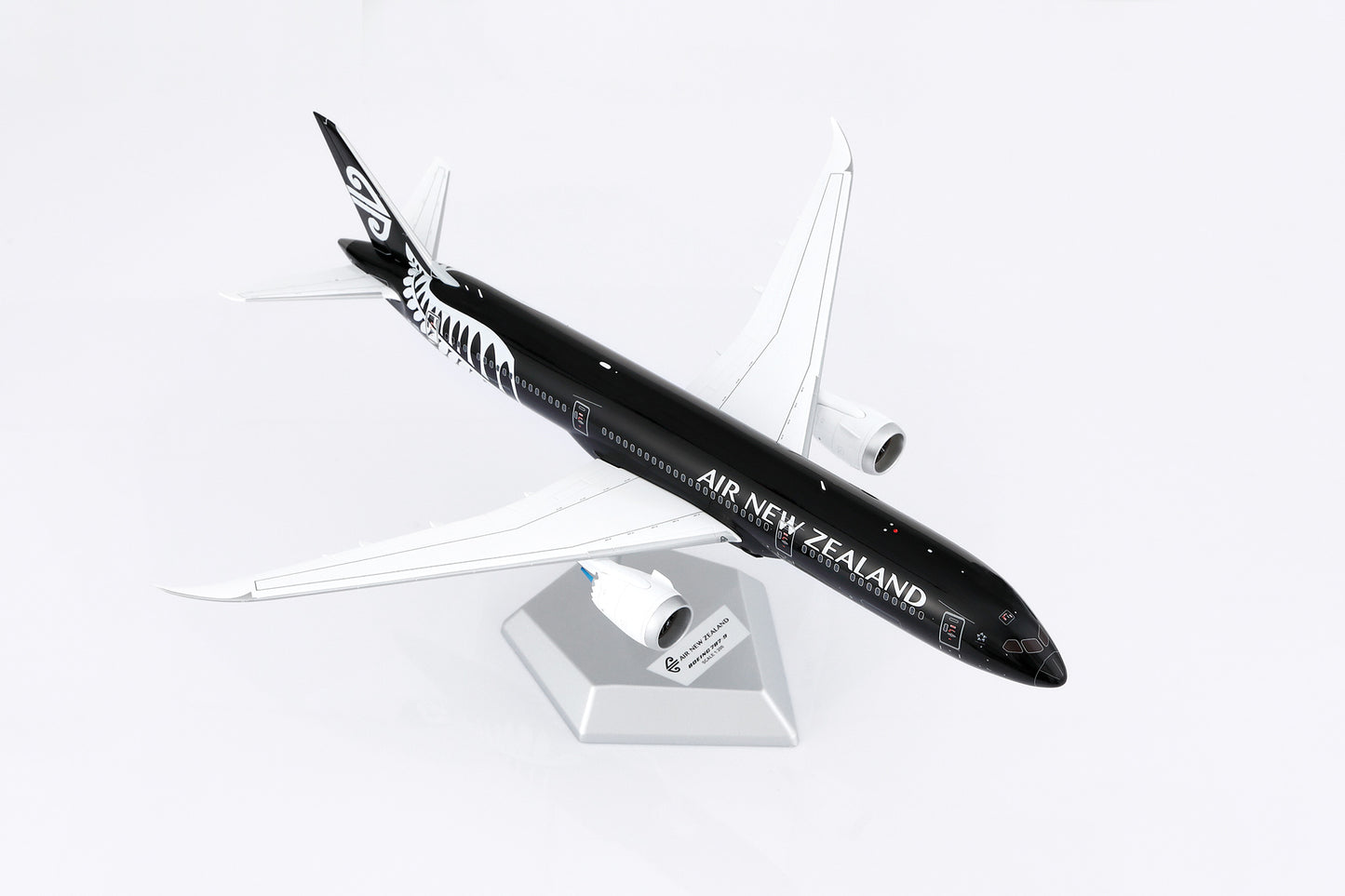 Air New Zealand B787-9 Dreamliner "All Blacks" ZK-NZE – image 10