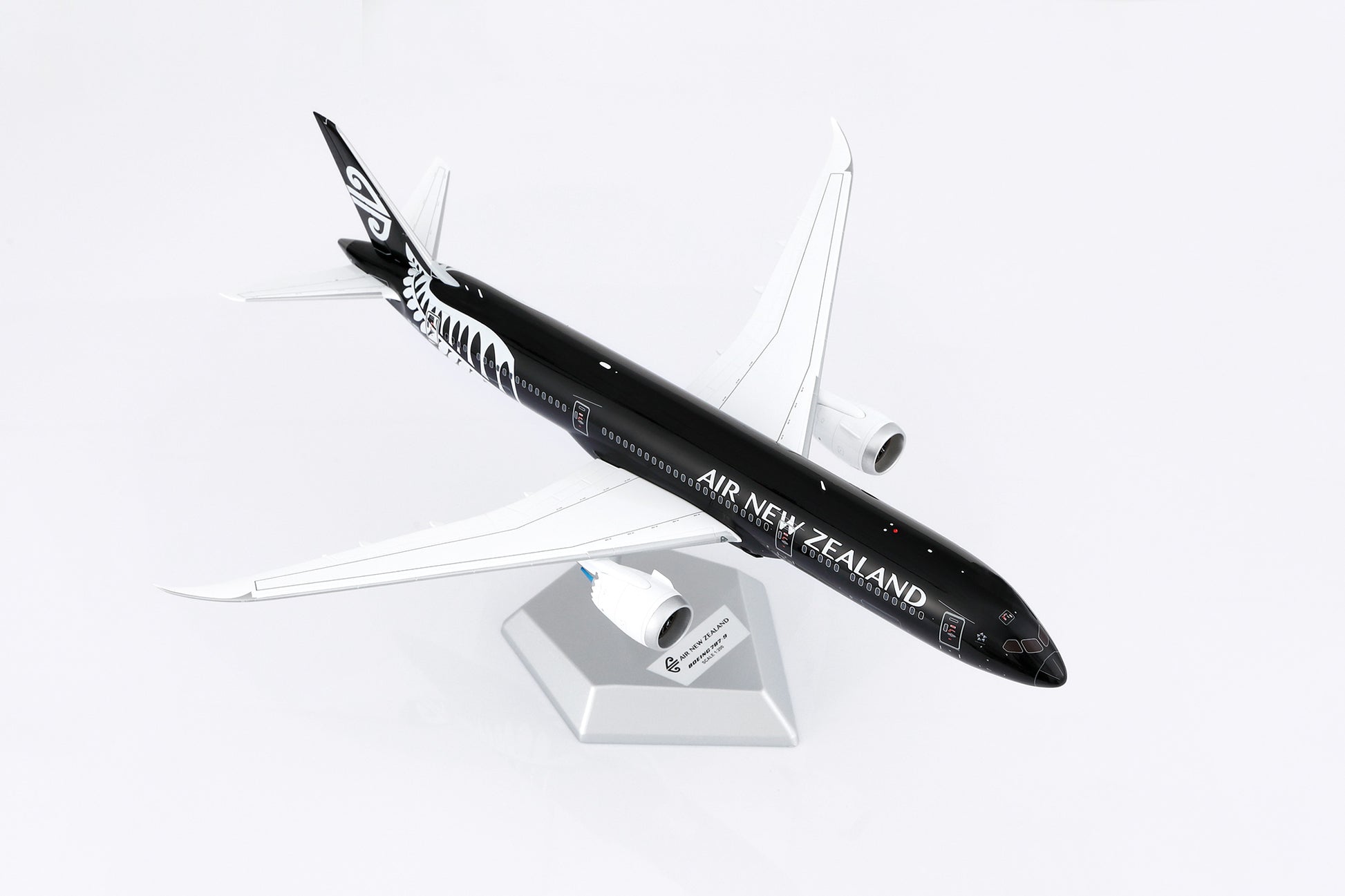 Air New Zealand B787-9 Dreamliner "All Blacks" ZK-NZE – image 10