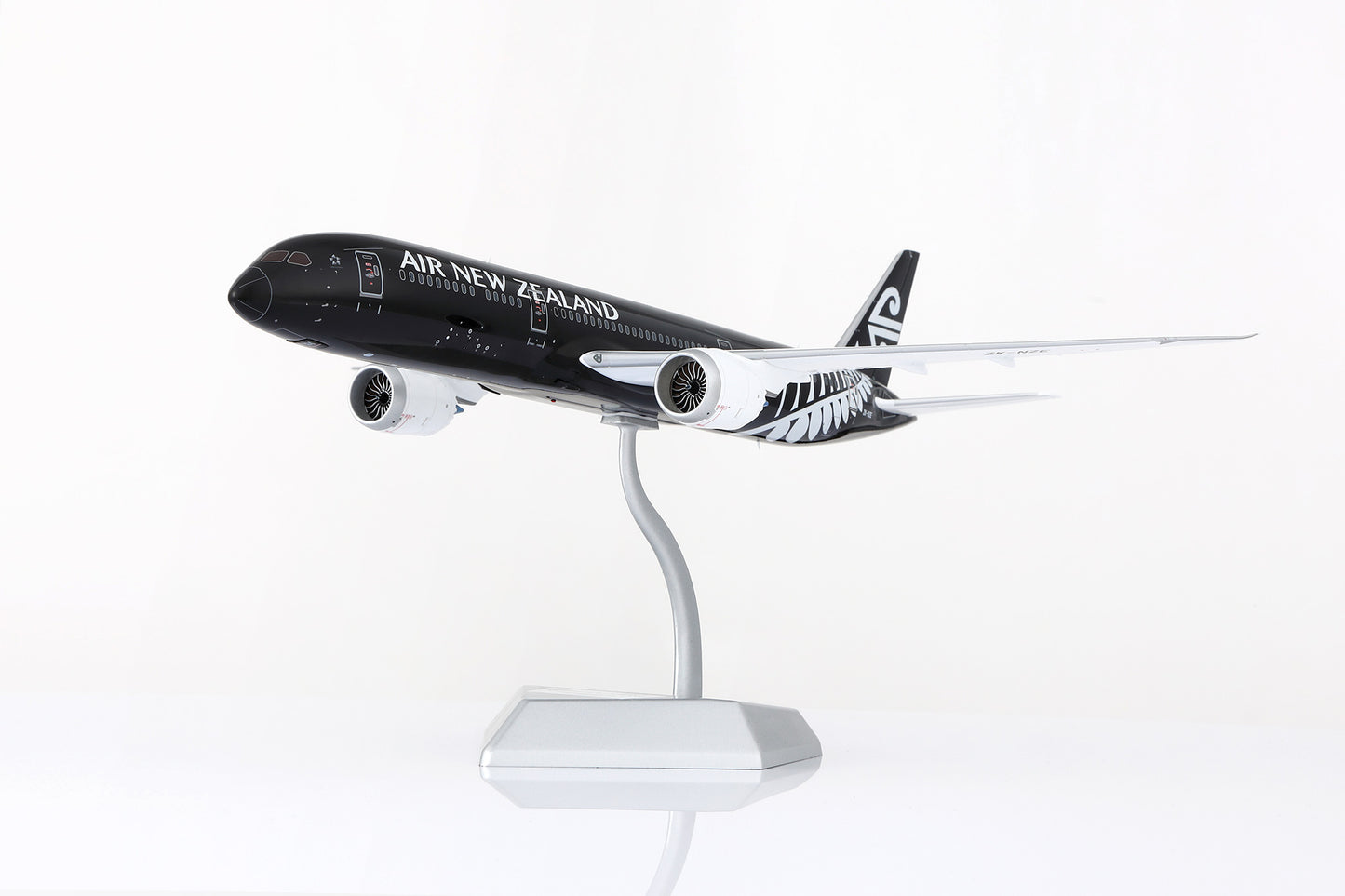 Air New Zealand B787-9 Dreamliner "All Blacks" ZK-NZE – image 11