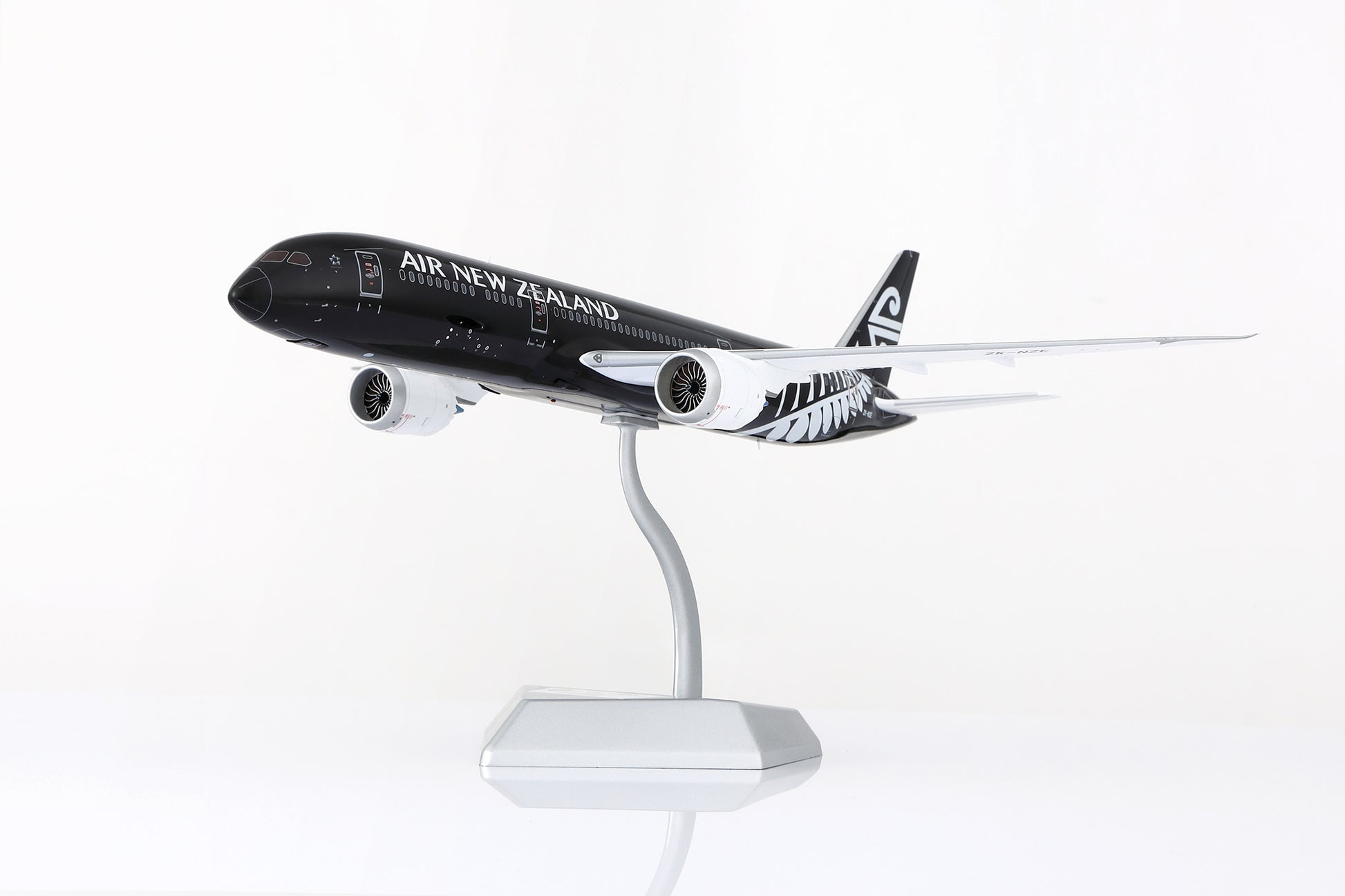 Air New Zealand B787-9 Dreamliner "All Blacks" ZK-NZE – image 11