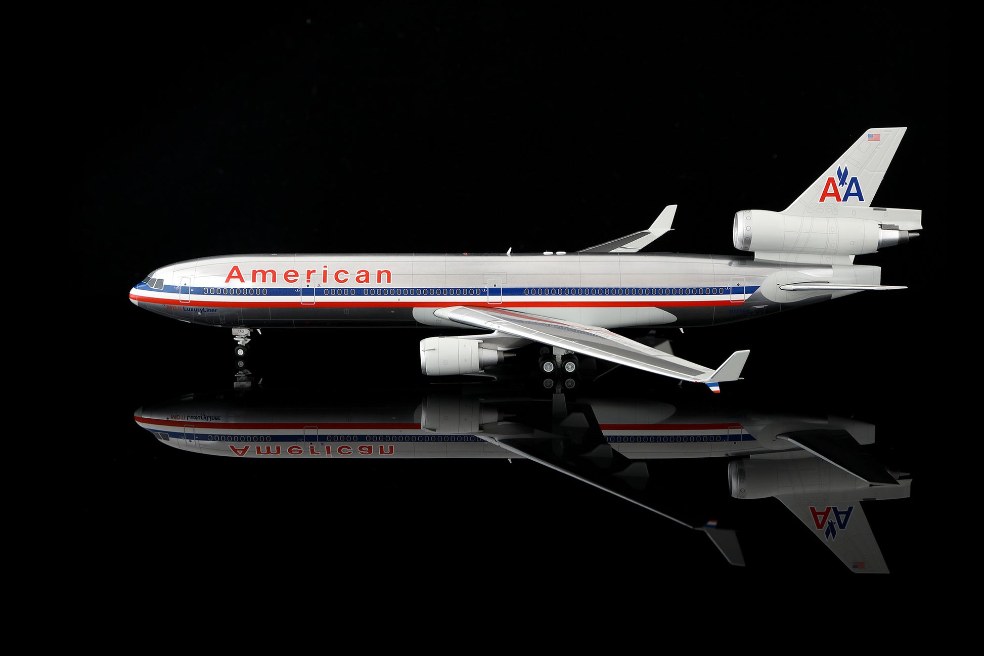 American Airlines MD-11 N1766A