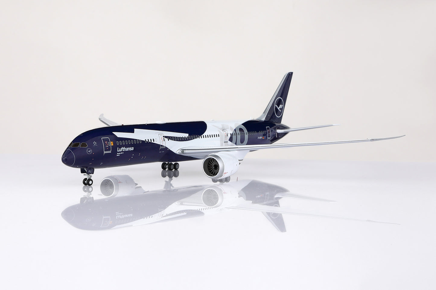 Lufthansa B787-9 "Lufthansa 100th Anniversary" D-ABPU 4